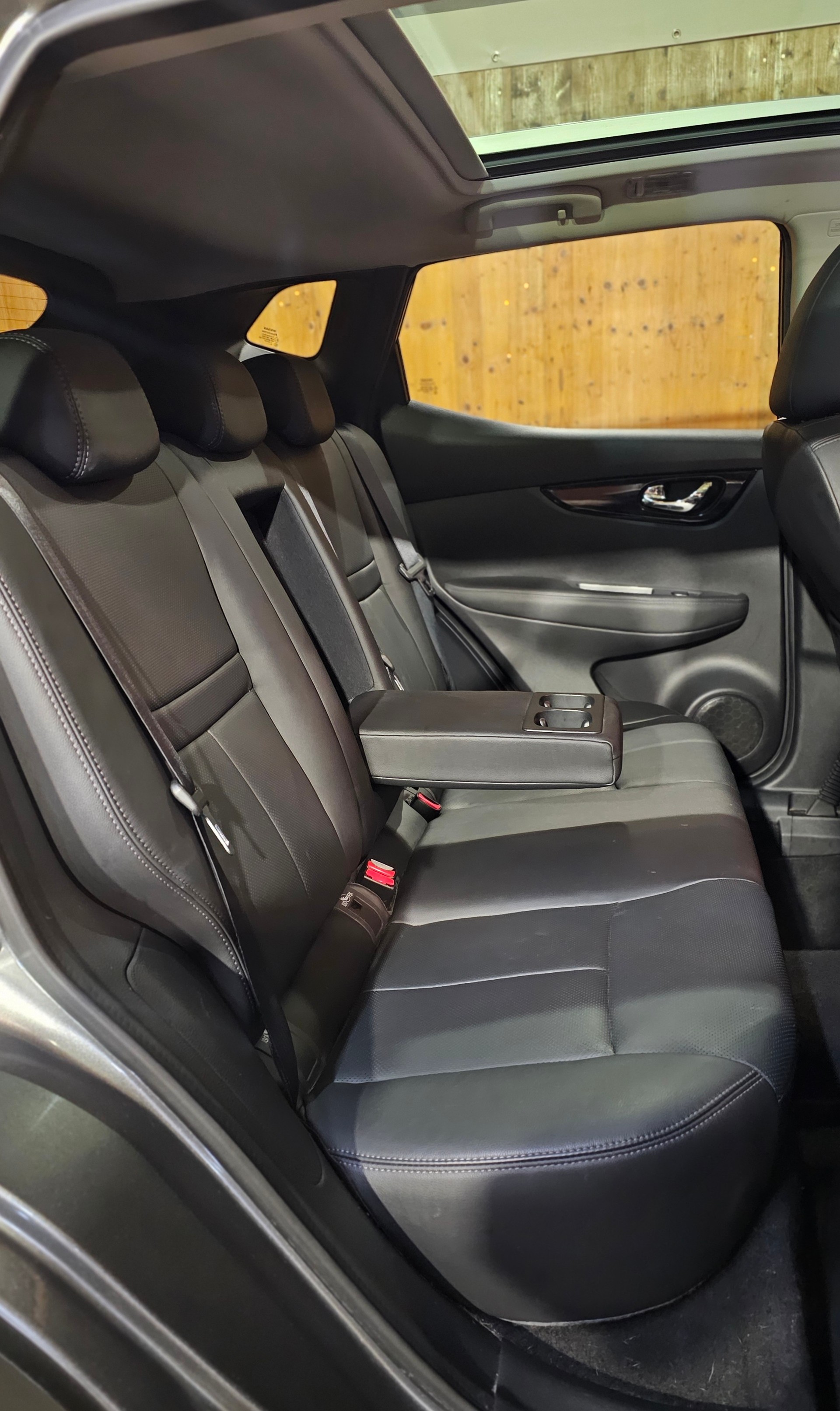 NISSAN Qashqai 1.6 dCi Swiss Edition Premium Xtronic CVT-image-17