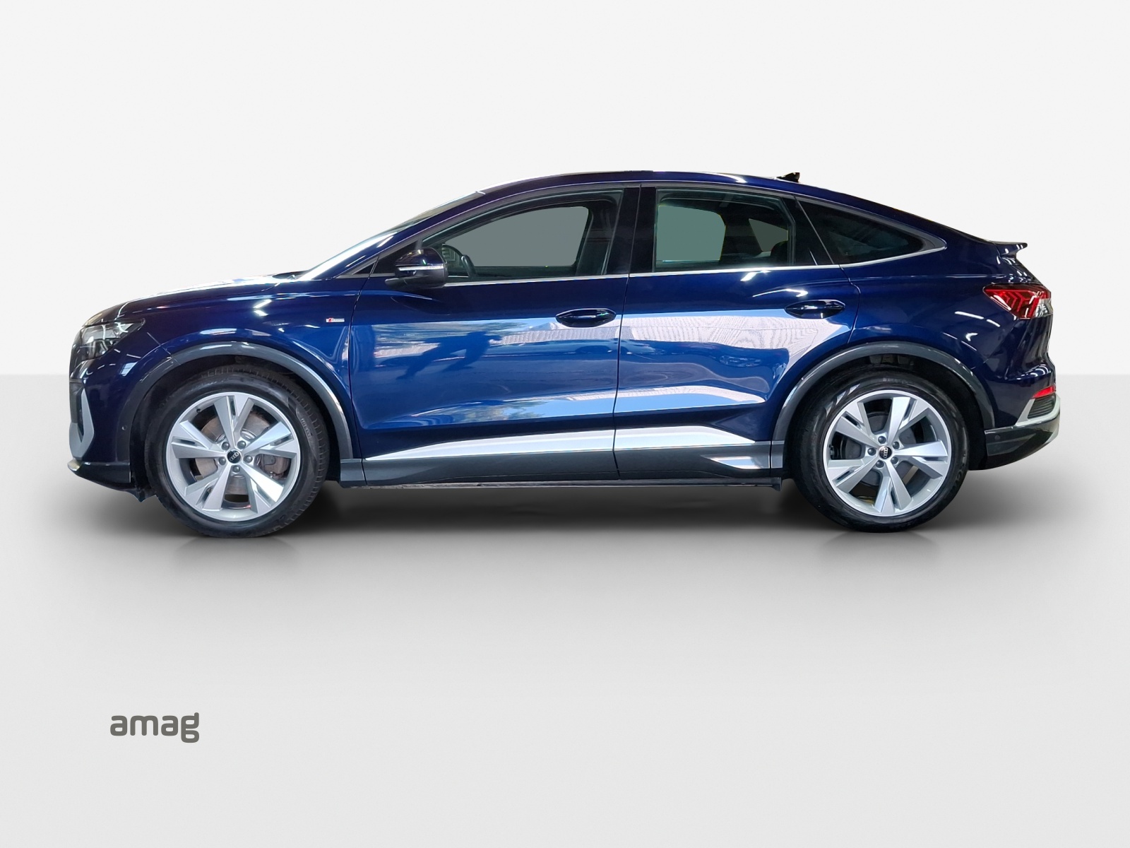 AUDI Q4 Sportback e-tron 45 quattro-showroom-element-1
