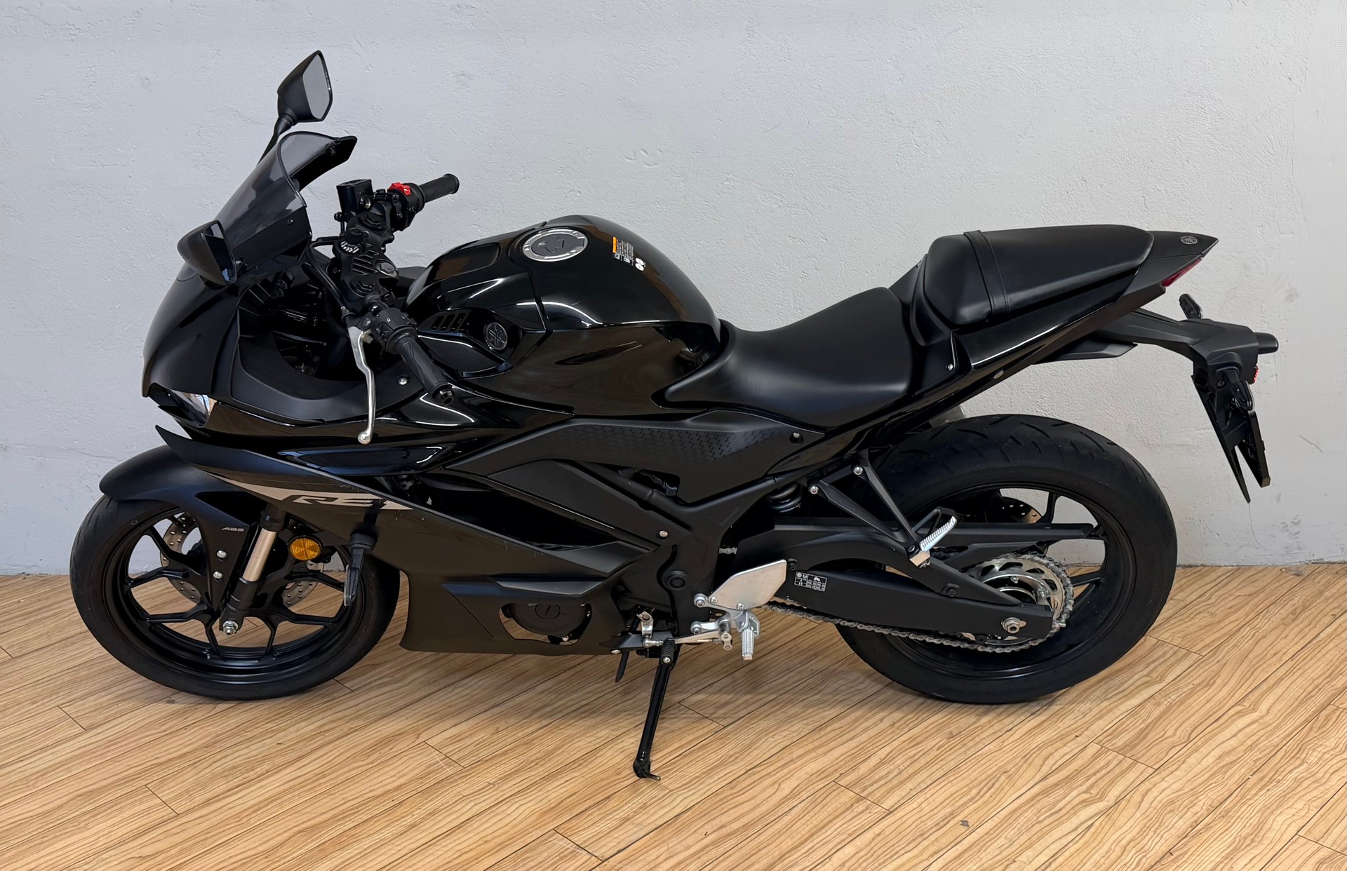 YAMAHA YZF-R3-image-5