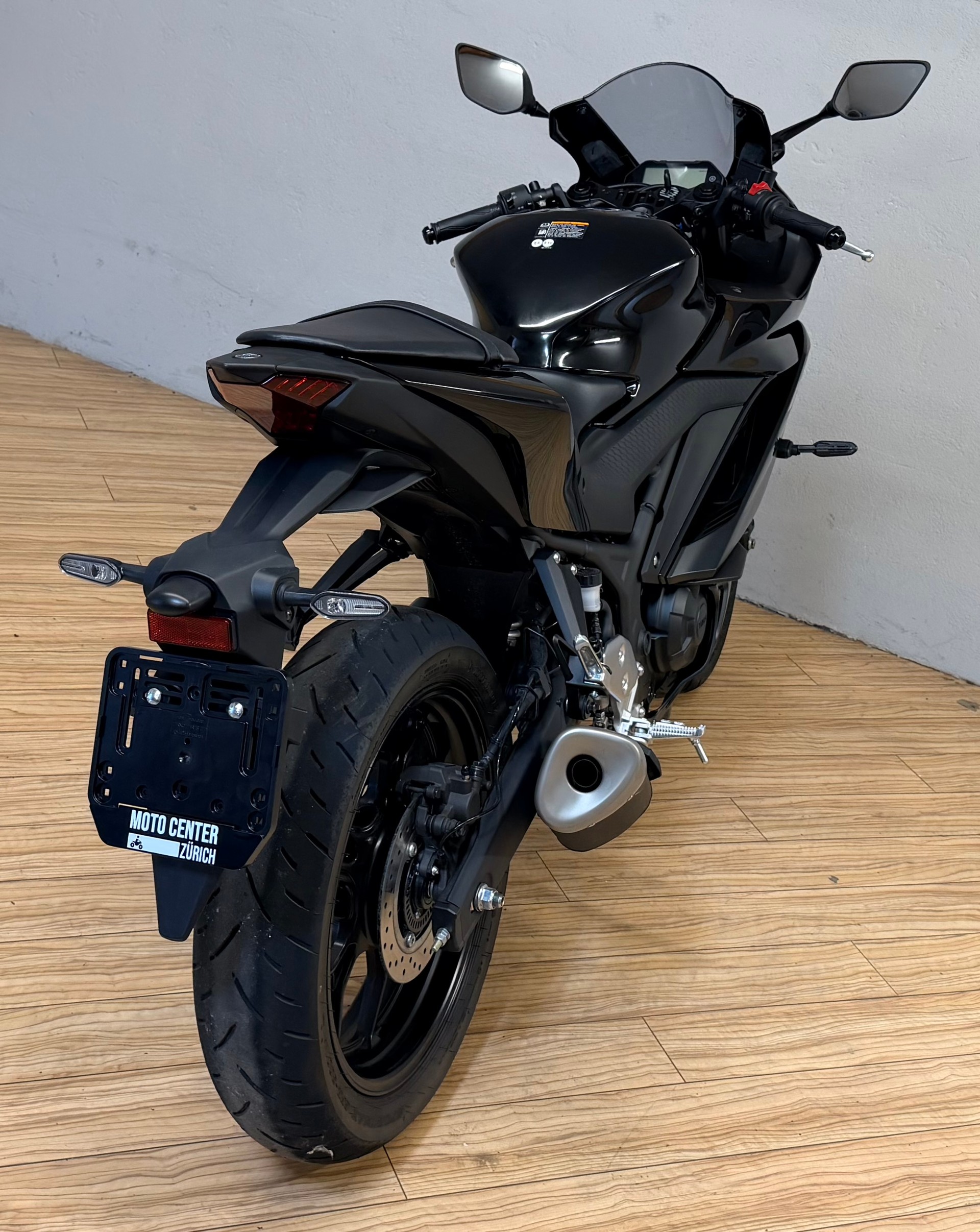YAMAHA YZF-R3-showroom-element-2