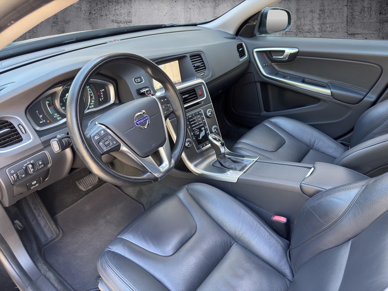 VOLVO V60 D5 AWD Summum Geartronic *CH-FZG*-image-6