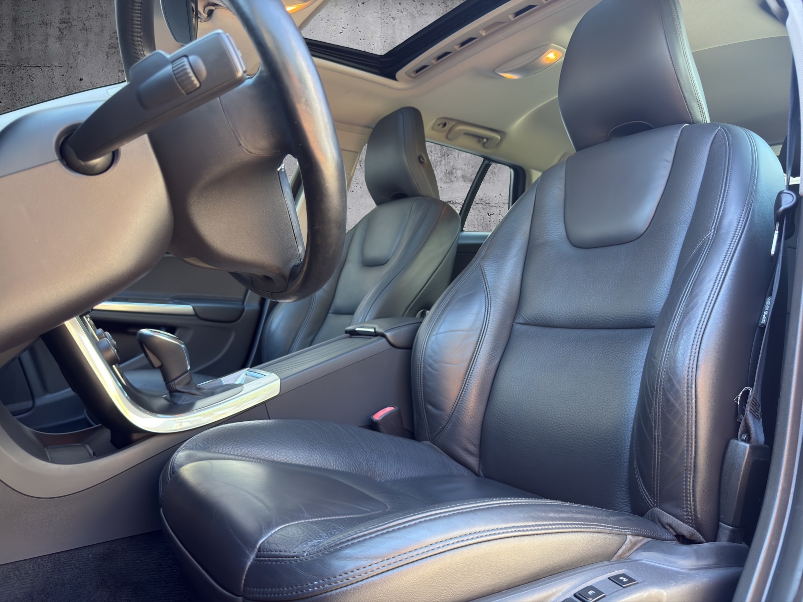 VOLVO V60 D5 AWD Summum Geartronic *CH-FZG*-image-5