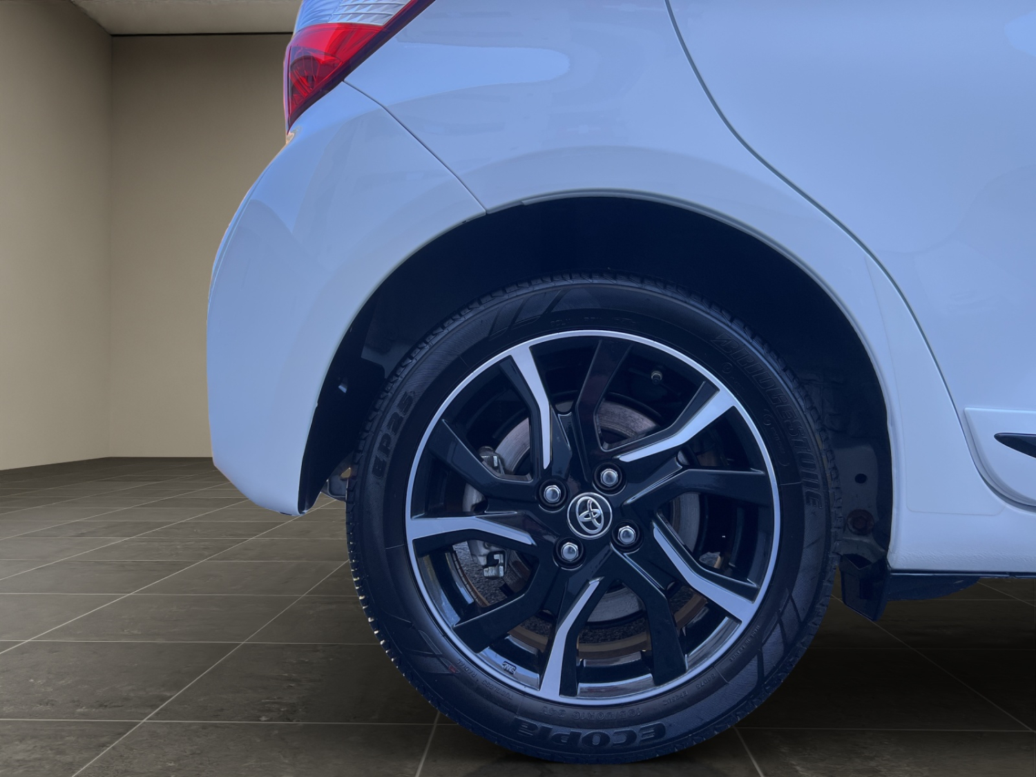 TOYOTA Yaris 1.5 VVT-i HSD Trend-image-24