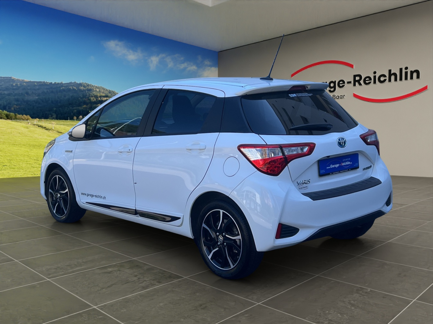 TOYOTA Yaris 1.5 VVT-i HSD Trend-image-2