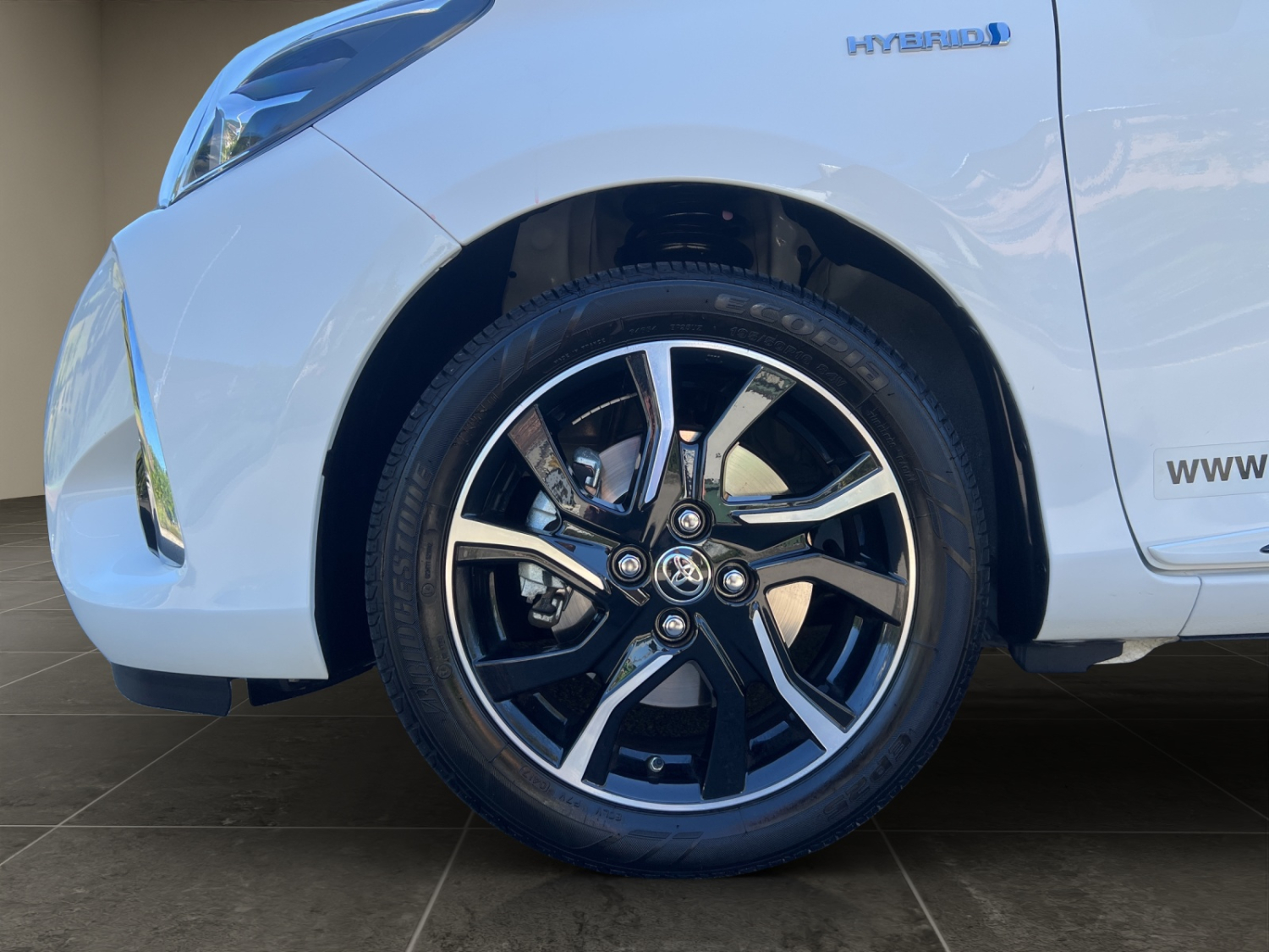 TOYOTA Yaris 1.5 VVT-i HSD Trend-image-26