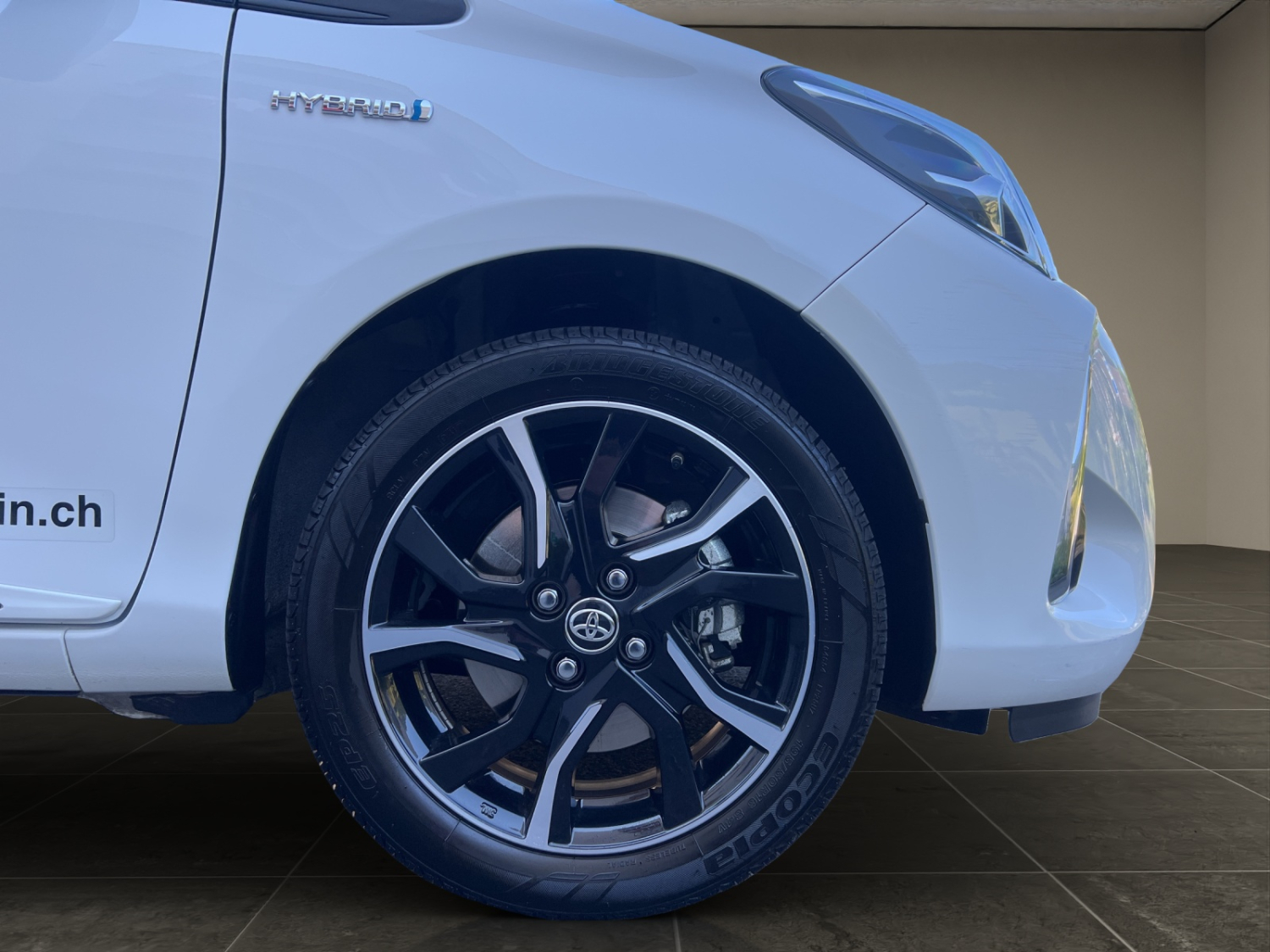 TOYOTA Yaris 1.5 VVT-i HSD Trend-image-25