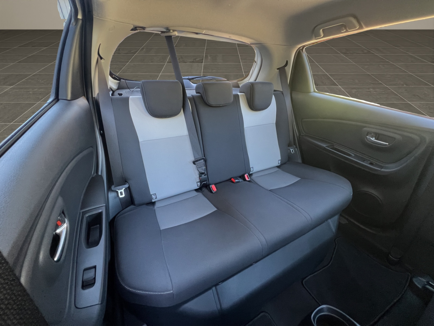 TOYOTA Yaris 1.5 VVT-i HSD Trend-image-21