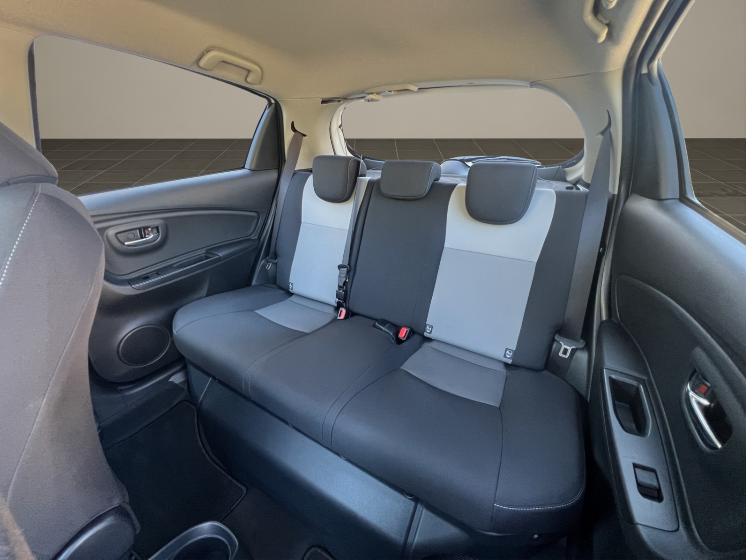 TOYOTA Yaris 1.5 VVT-i HSD Trend-image-22