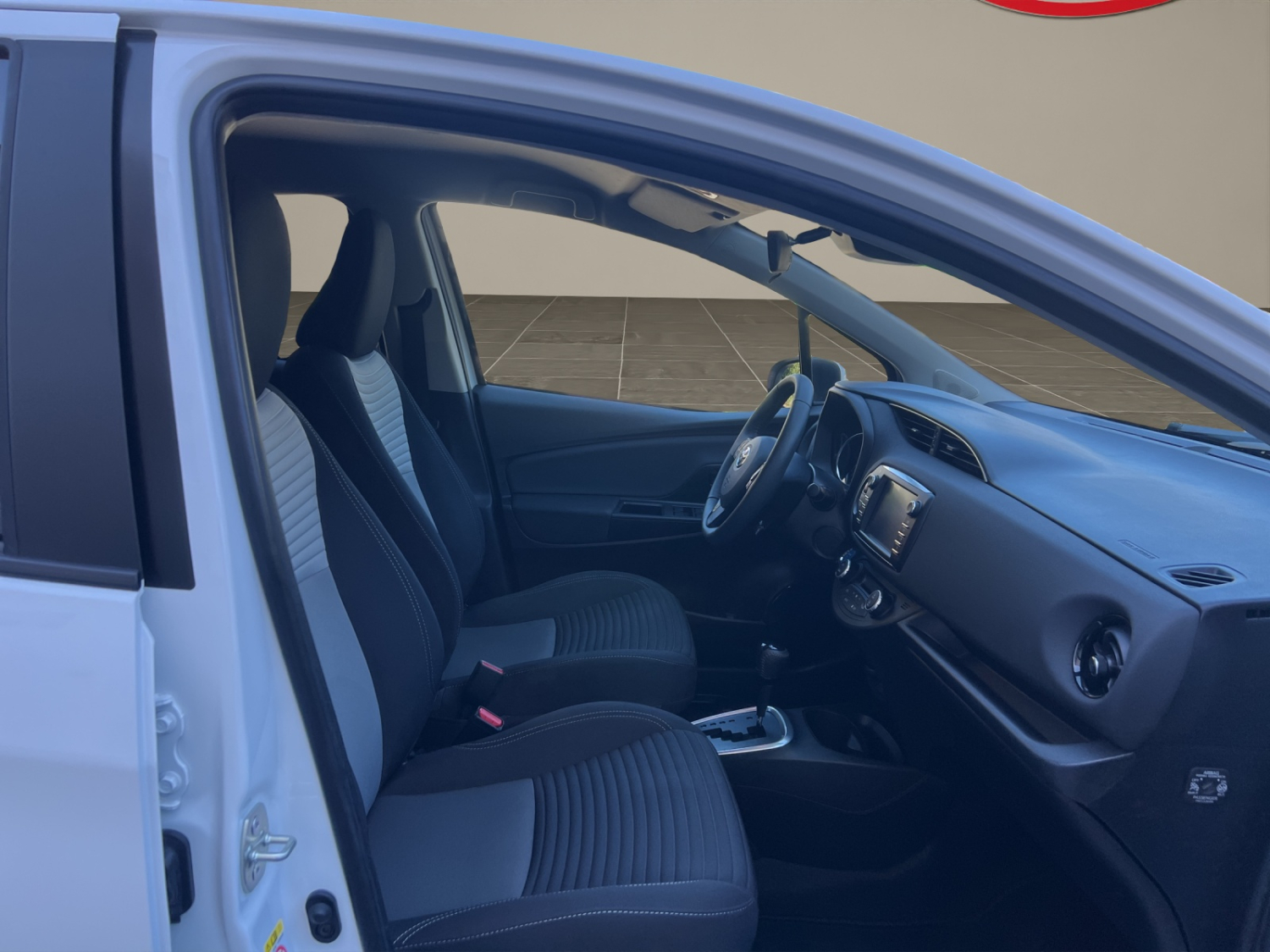 TOYOTA Yaris 1.5 VVT-i HSD Trend-image-9