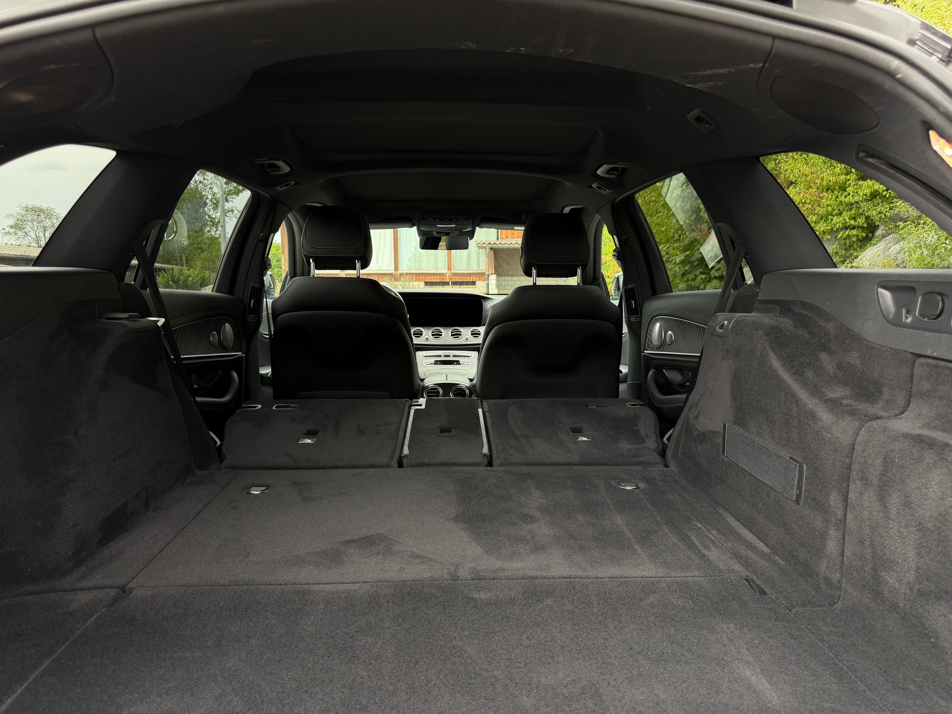 MERCEDES-BENZ E 400 d AMG Line 4matic-image-3