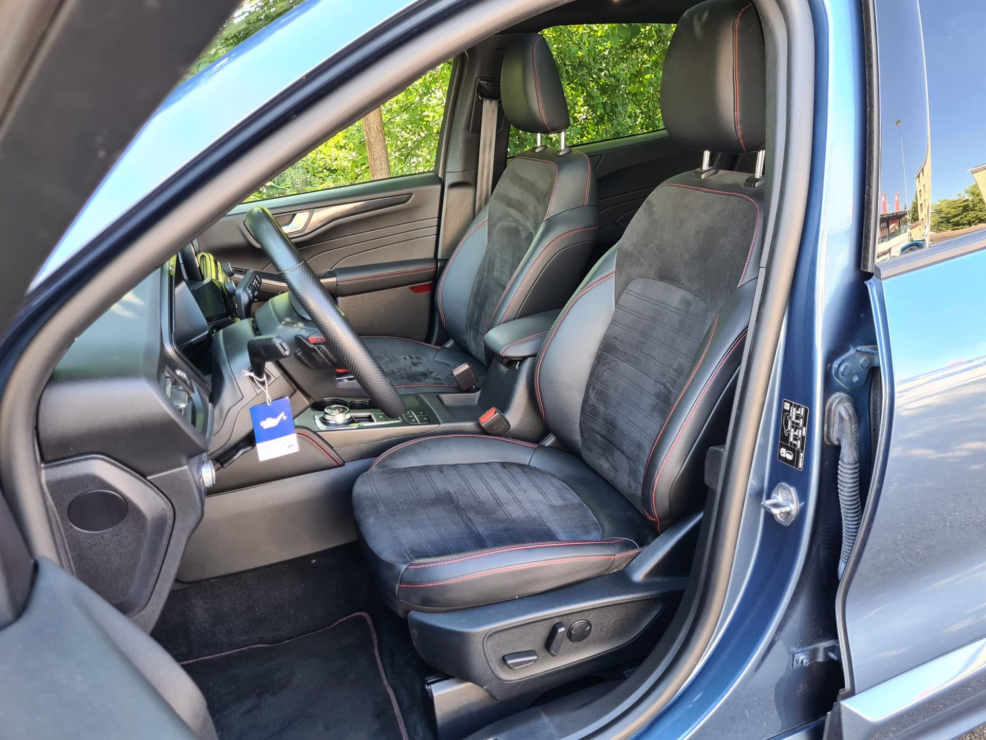 FORD Kuga 2.0 DIESEL EcoBlue 190 PS ST-Line X AUTOMAT 4x4-showroom-element-3