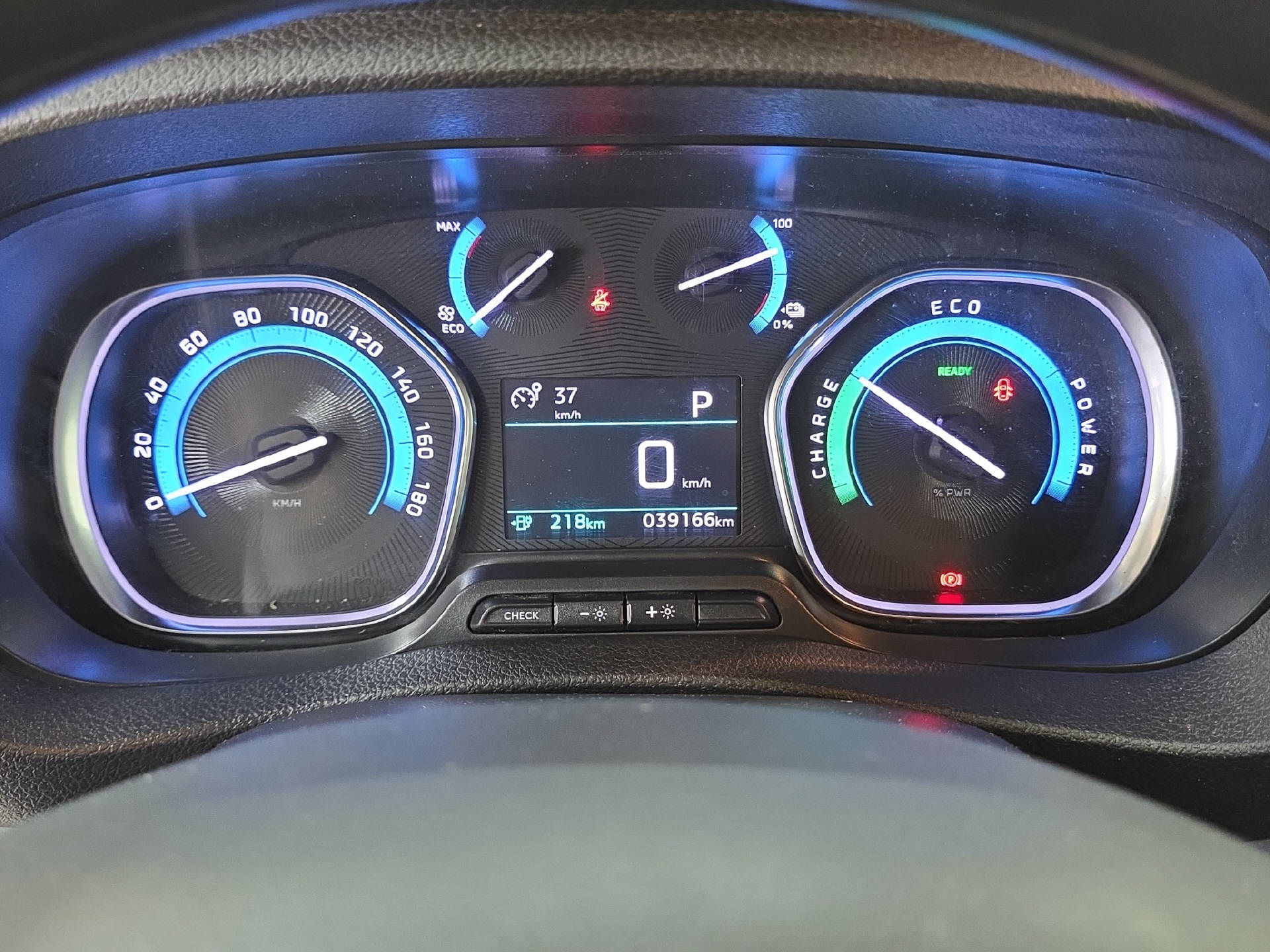 PEUGEOT e-Expert Plattform Standard 75 kWh Pro-image-6