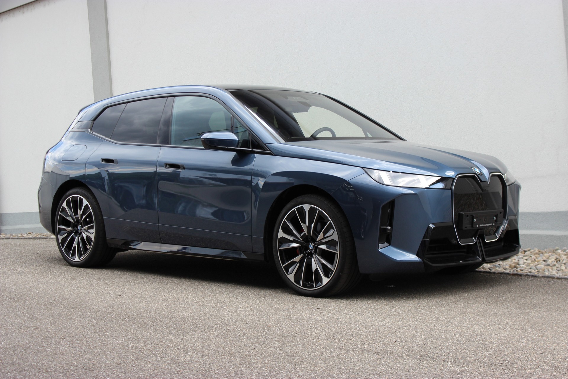 BMW iX xDrive60 M Sport Pro Arctic Race Blue *0.9%-LEASINGAKTION*-image-4