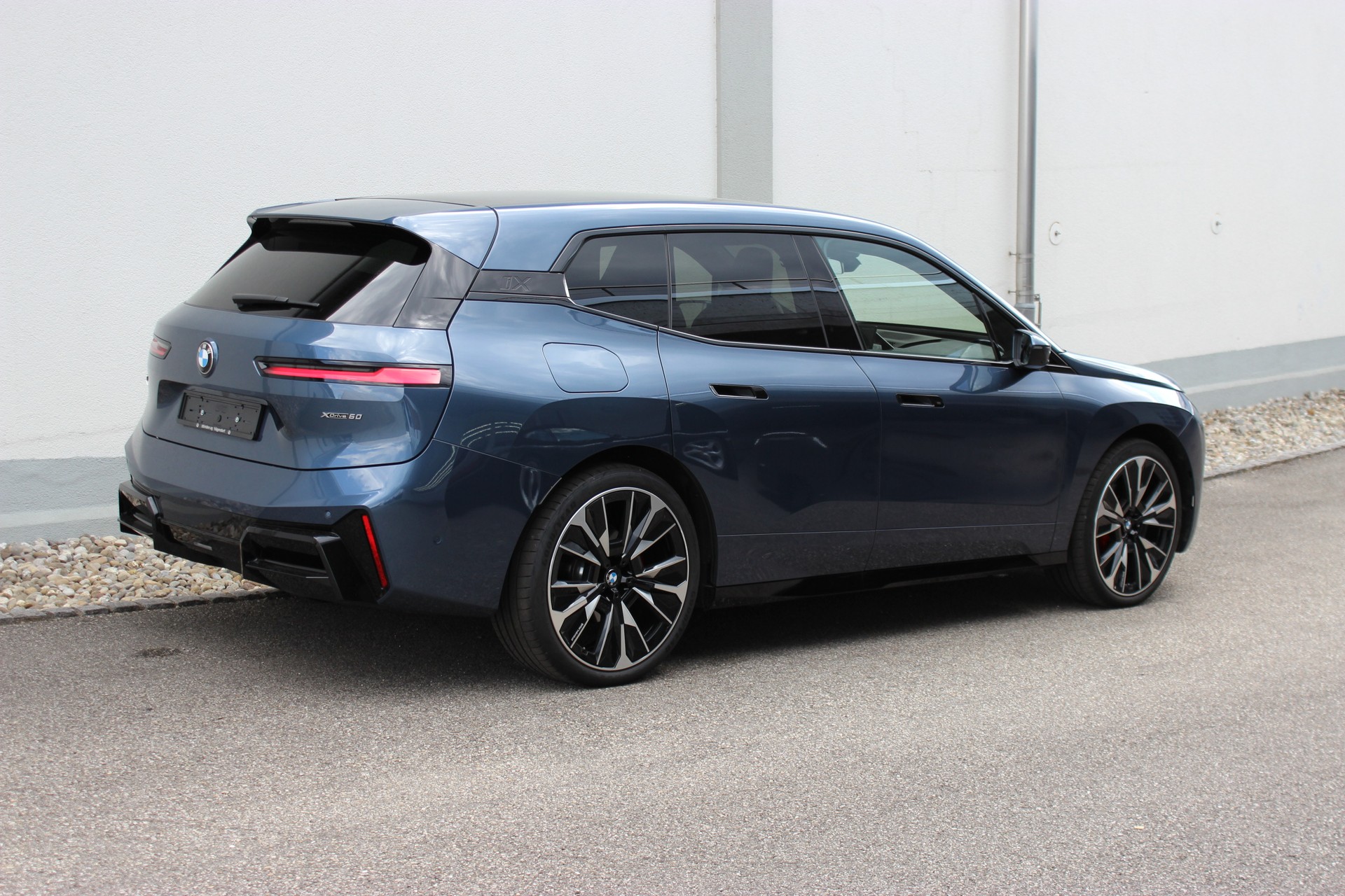 BMW iX xDrive60 M Sport Pro Arctic Race Blue *0.9%-LEASINGAKTION*-image-5