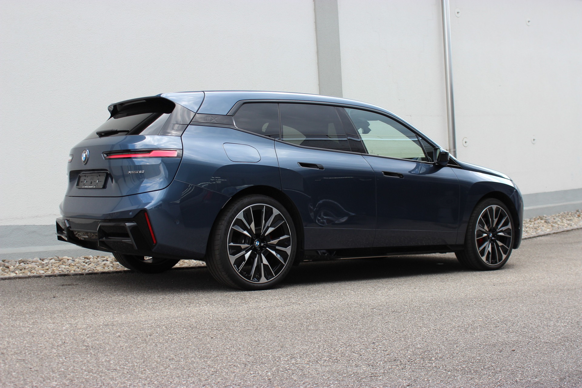 BMW iX xDrive60 M Sport Pro Arctic Race Blue *0.9%-LEASINGAKTION*-image-2