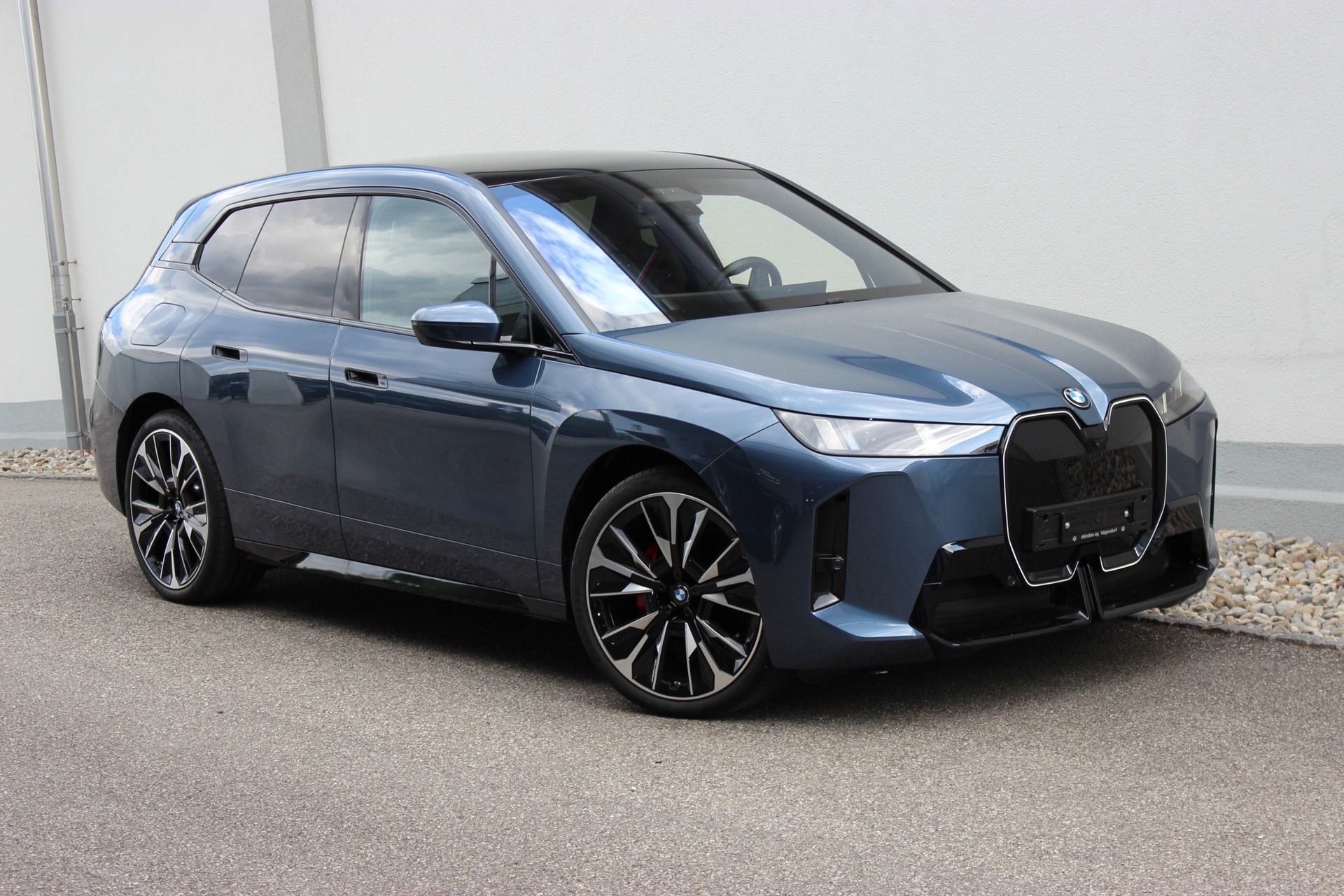 BMW iX xDrive60 M Sport Pro Arctic Race Blue *0.9%-LEASINGAKTION*-image-0
