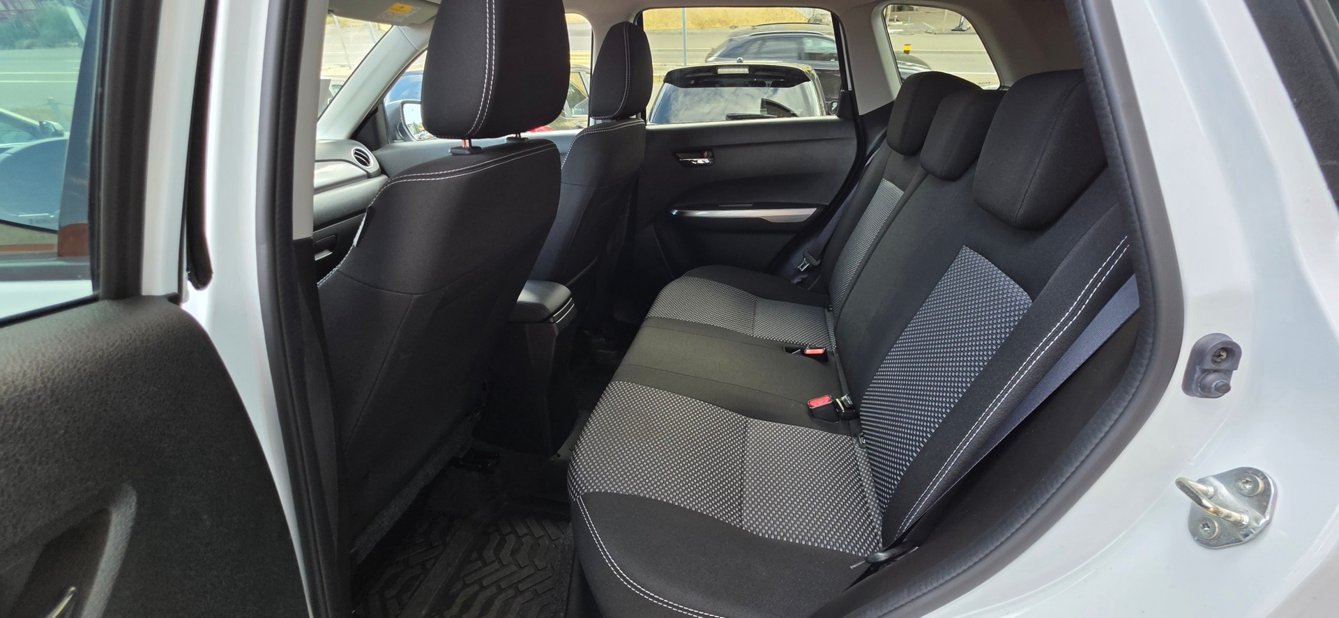 SUZUKI Vitara 1.4 Boosterjet Compact + Automatic-image-24