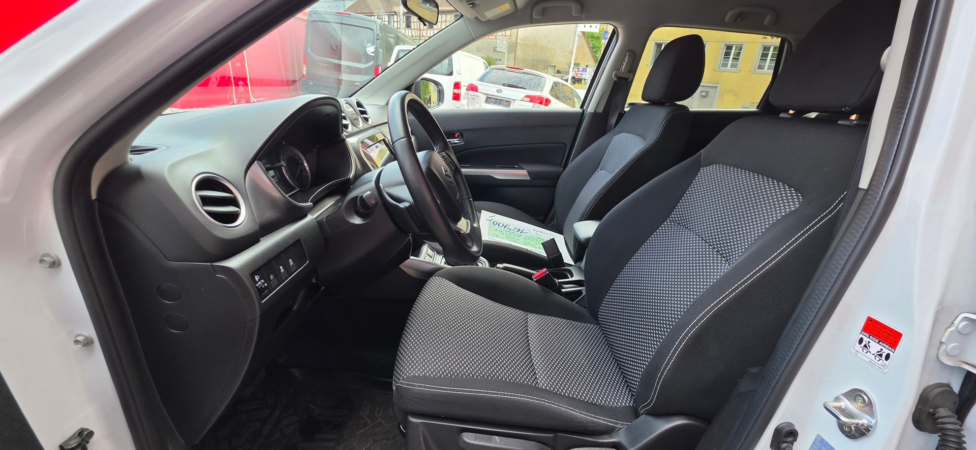 SUZUKI Vitara 1.4 Boosterjet Compact + Automatic-image-12