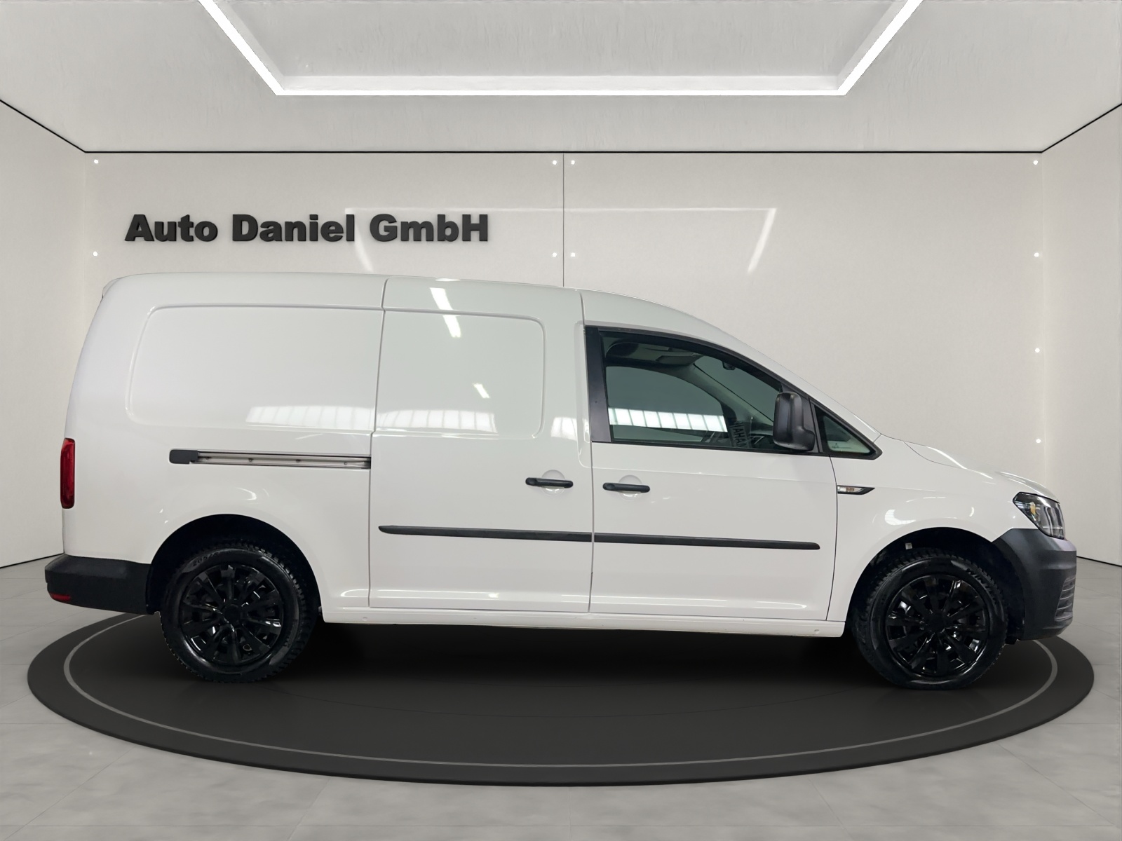 VW Caddy Maxi 2.0TDI BlueMotion Technology-image-3