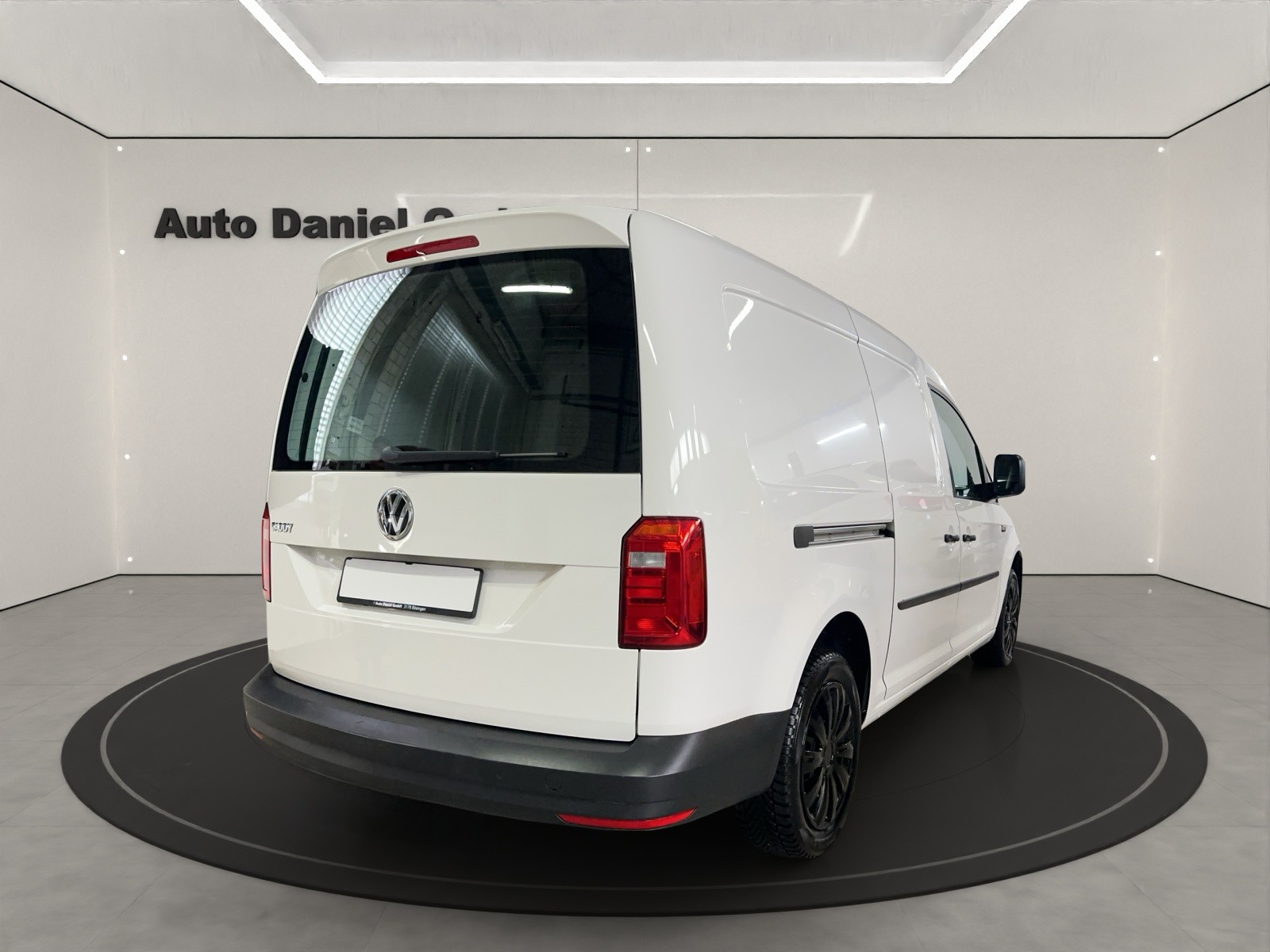 VW Caddy Maxi 2.0TDI BlueMotion Technology-image-4