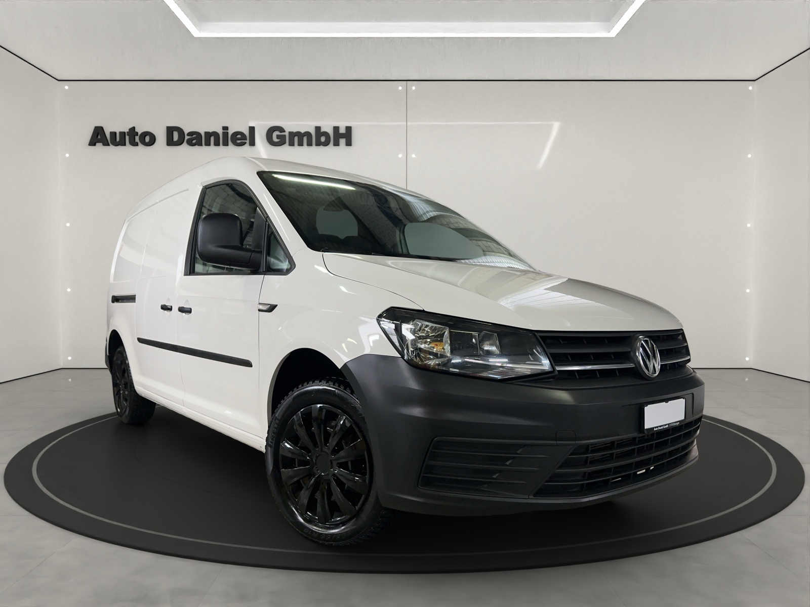 VW Caddy Maxi 2.0TDI BlueMotion Technology-image-2