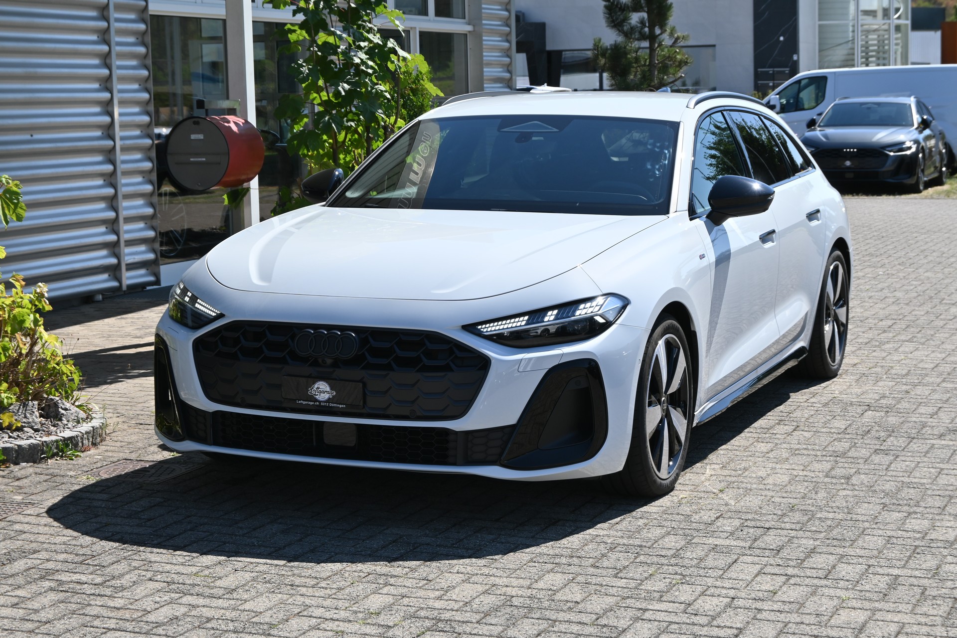 AUDI A5 Avant 40 TFSI S Line Plus S tronic 204PS + Werksgarantie 05.2027-showroom-element-1