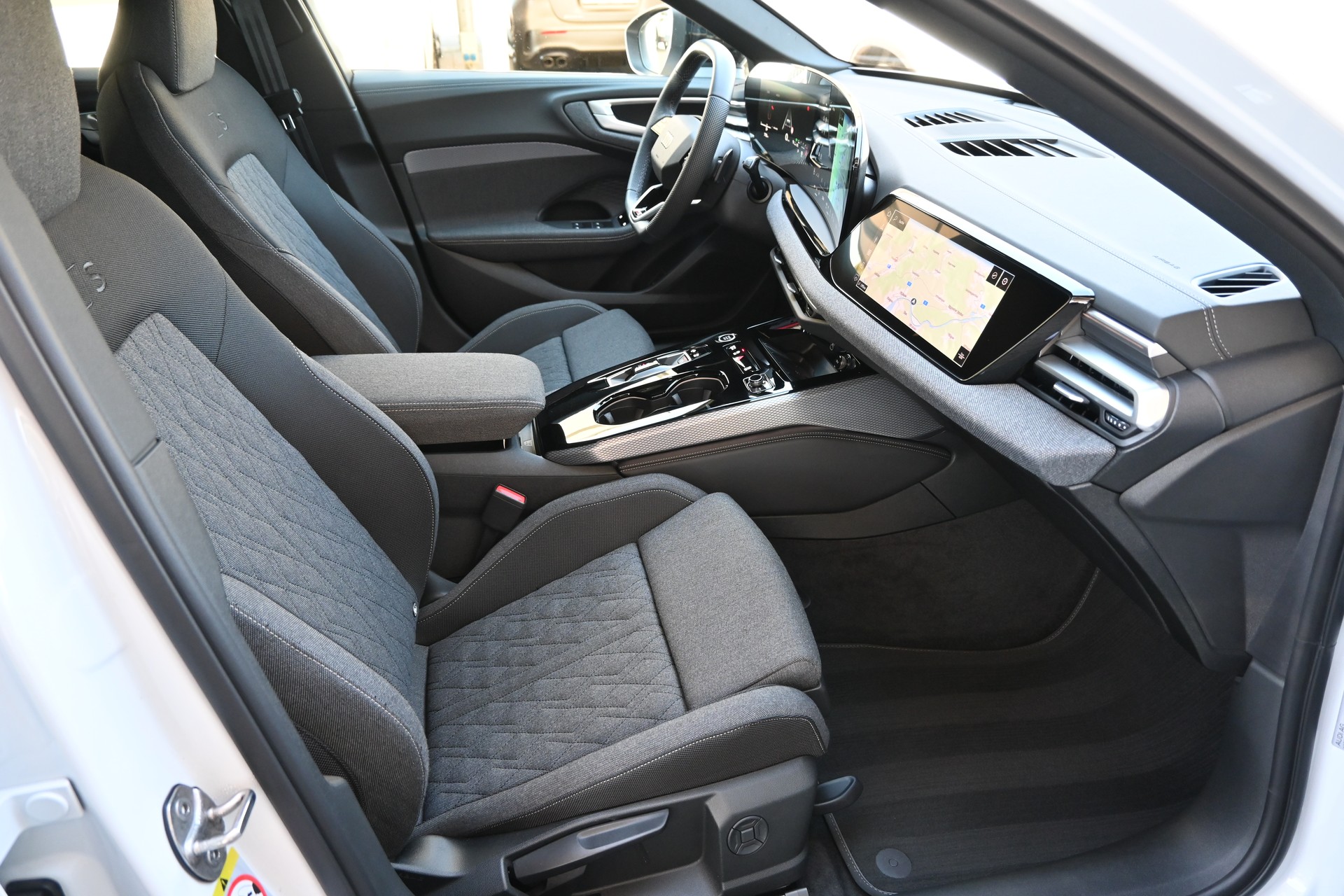 AUDI A5 Avant 40 TFSI S Line Plus S tronic 204PS + Werksgarantie 05.2027-image-11