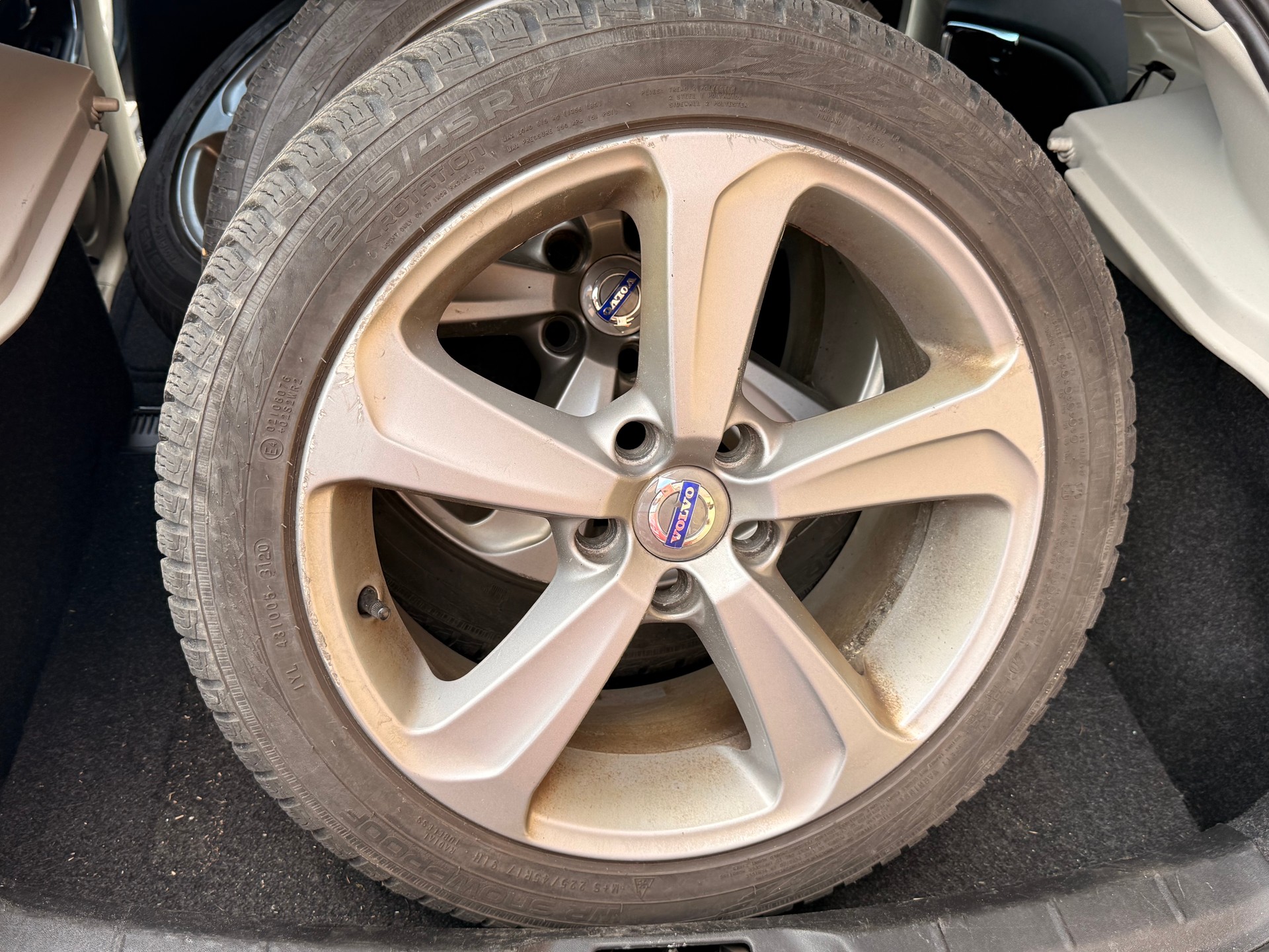 VOLVO V40 T4 Momentum-image-5