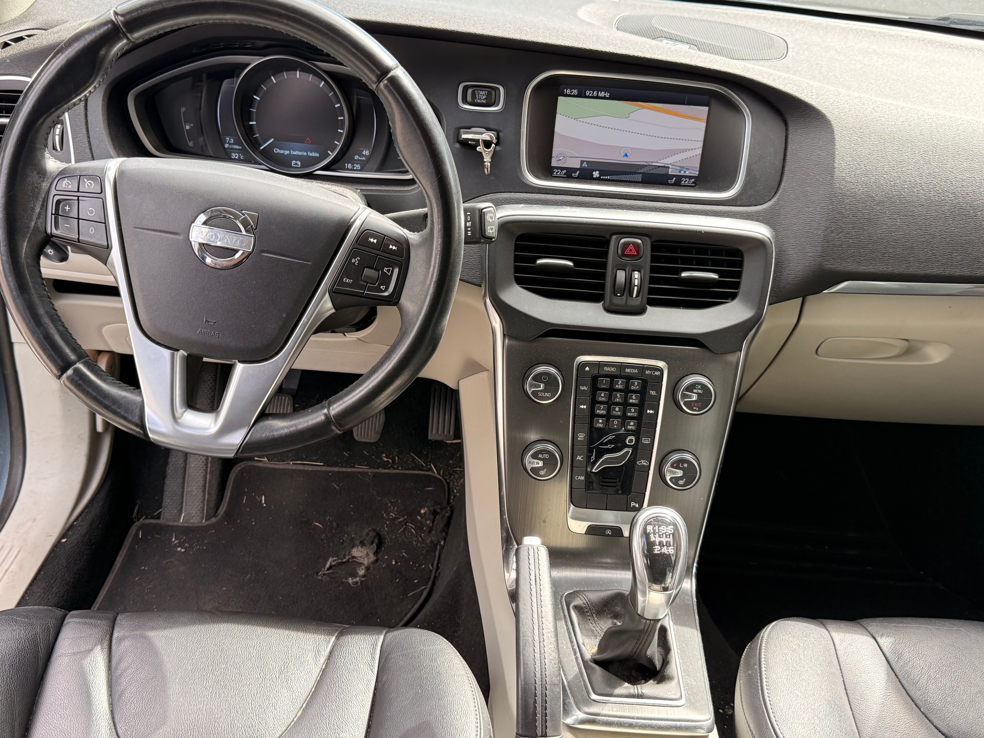 VOLVO V40 T4 Momentum-image-6