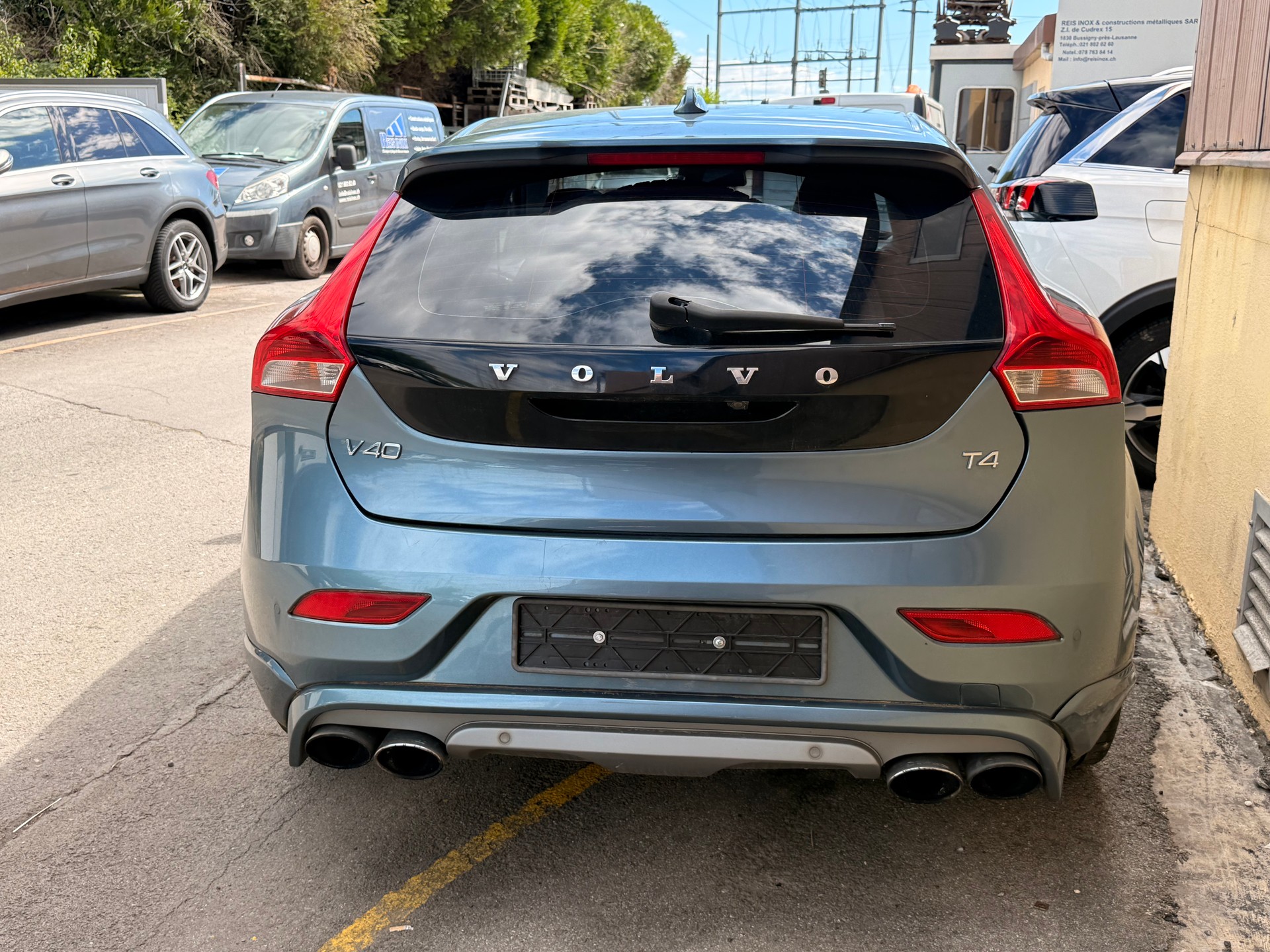 VOLVO V40 T4 Momentum-image-2