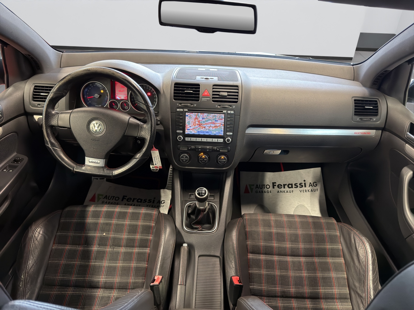 VW Golf 2.0 TFSI GTI Edition 30-image-11