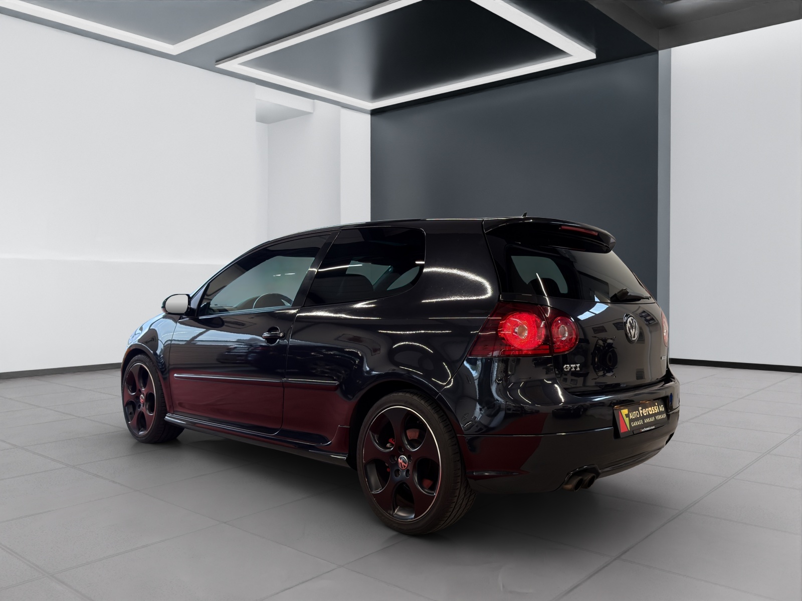 VW Golf 2.0 TFSI GTI Edition 30-image-3