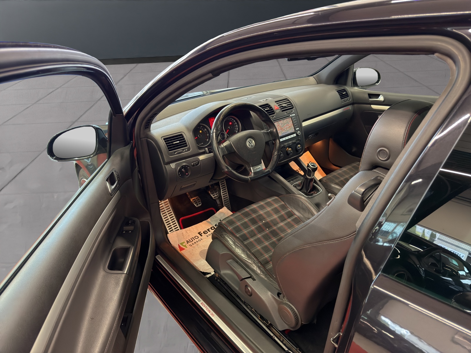 VW Golf 2.0 TFSI GTI Edition 30-image-23