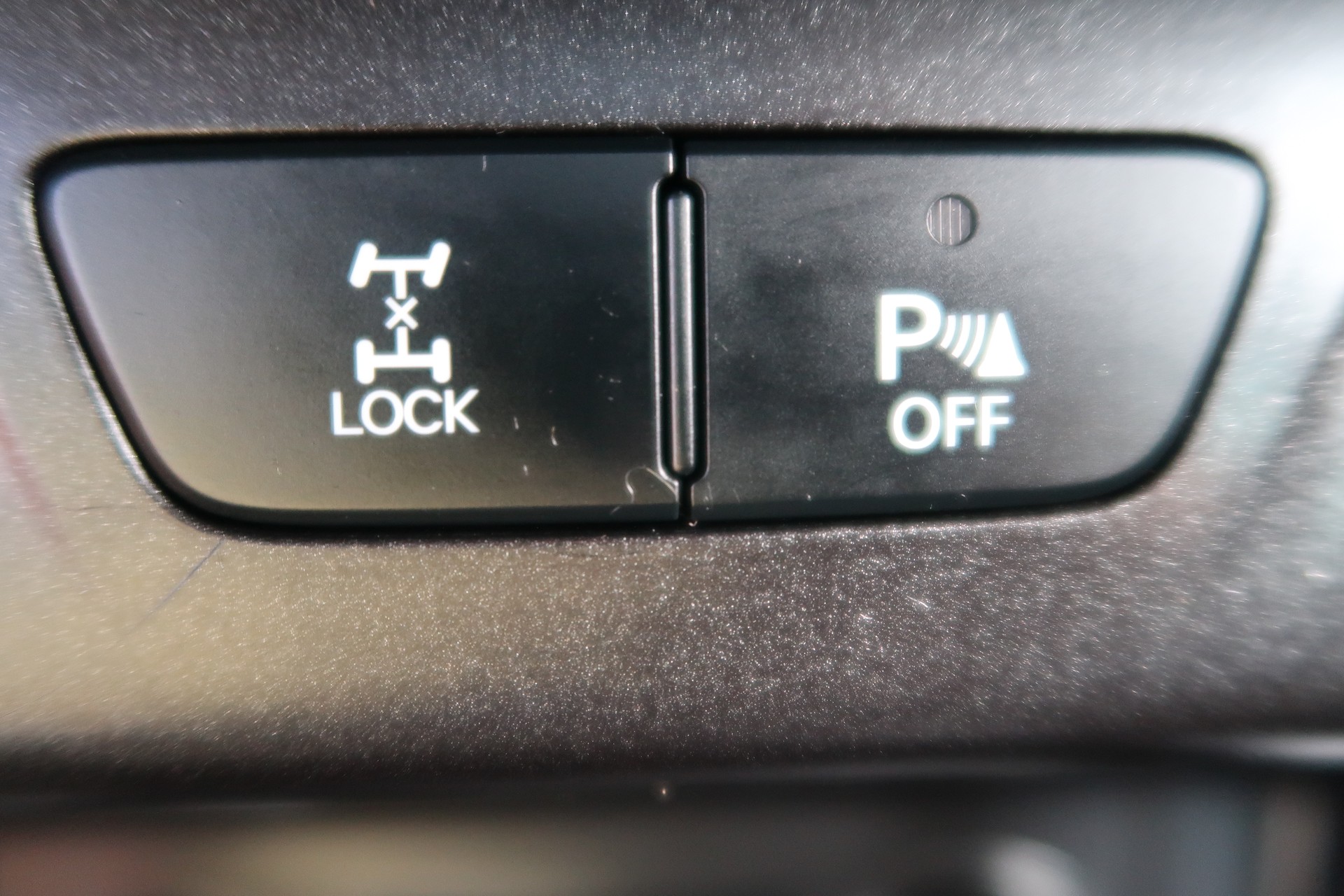 HYUNDAI iX35-image-16