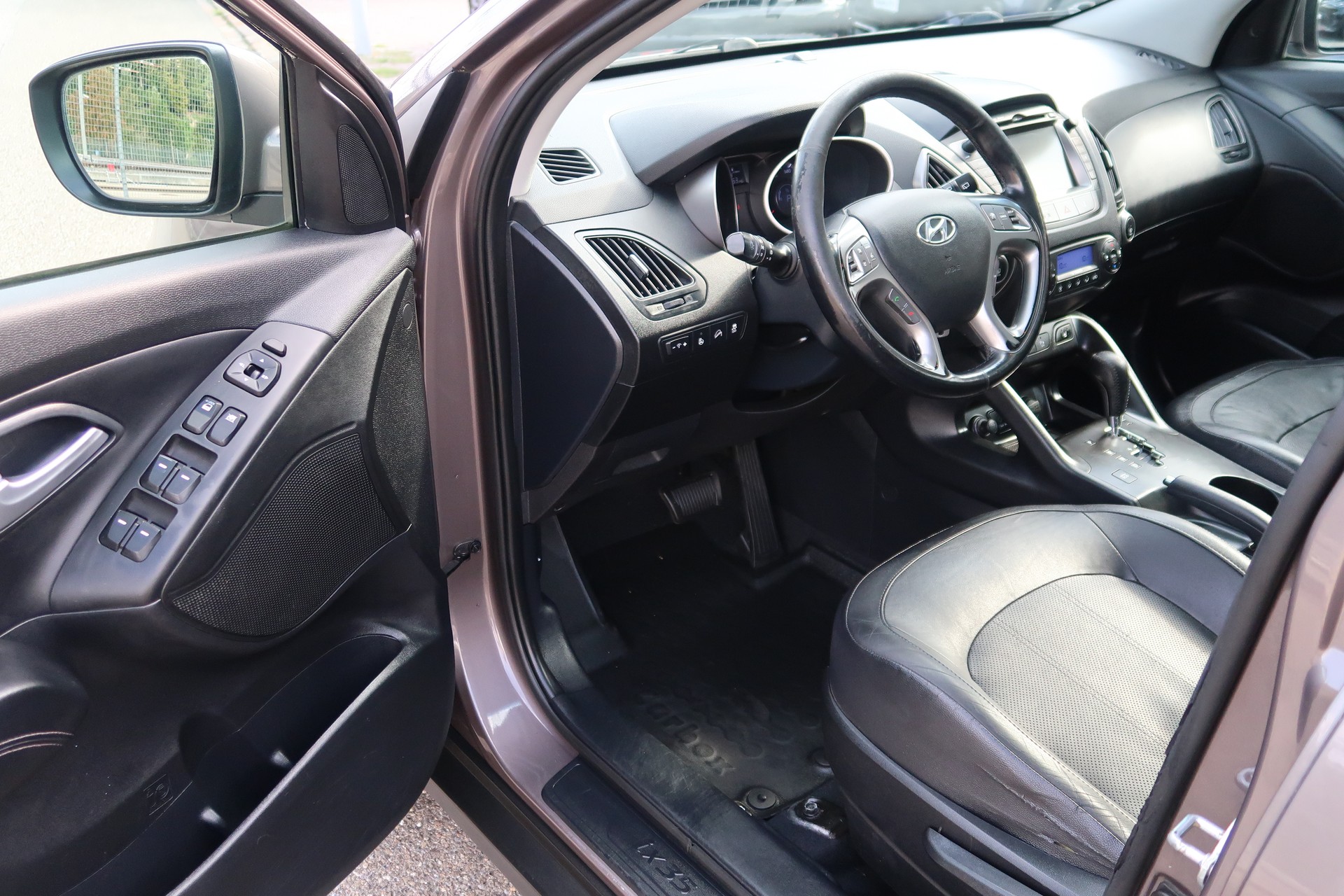 HYUNDAI iX35-image-7