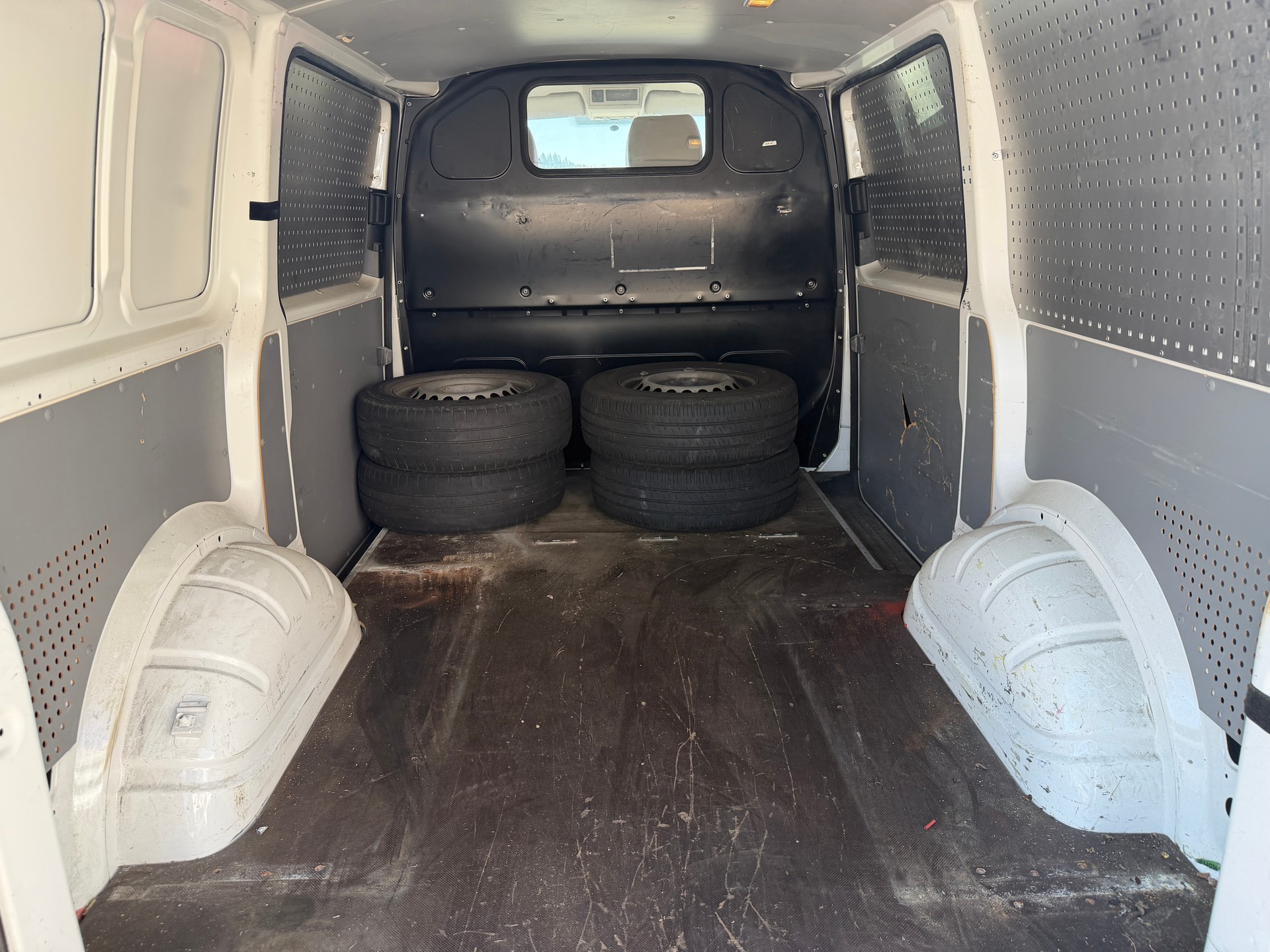 VW T5 2.0 TDI-image-6