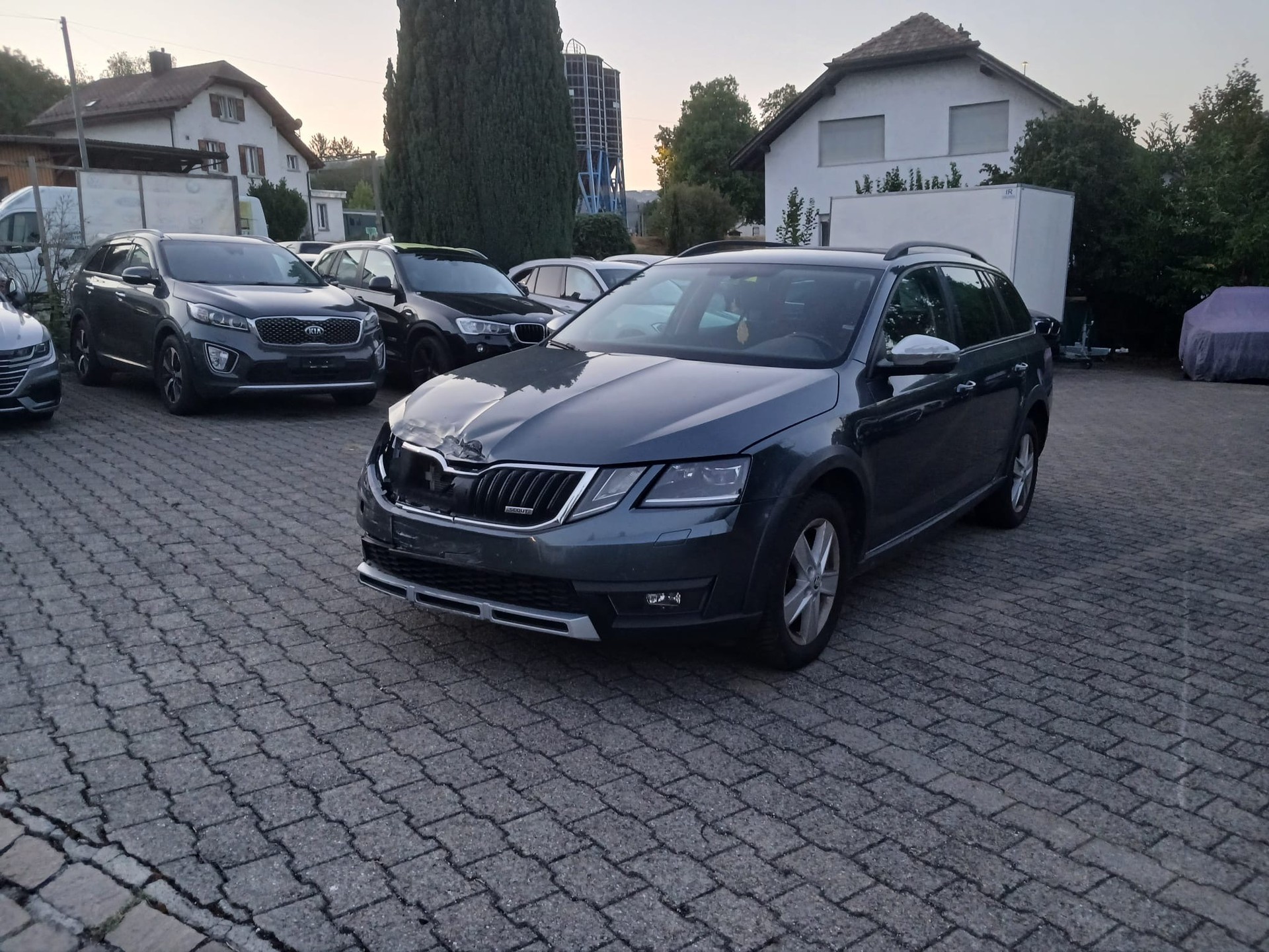 SKODA Octavia Scout 2.0 TDI DSG 4x4 Kombi-image-0