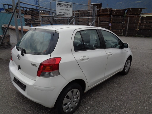 TOYOTA Yaris 1.33 Linea Sol-image-3