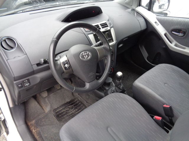 TOYOTA Yaris 1.33 Linea Sol-image-11