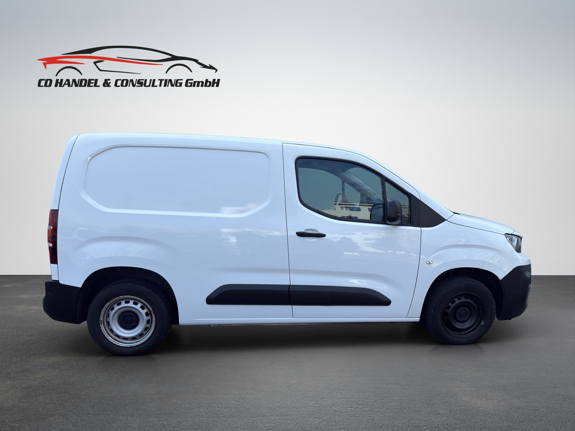 PEUGEOT 1.6 Blue HDi Pro L1 650kg-image-4
