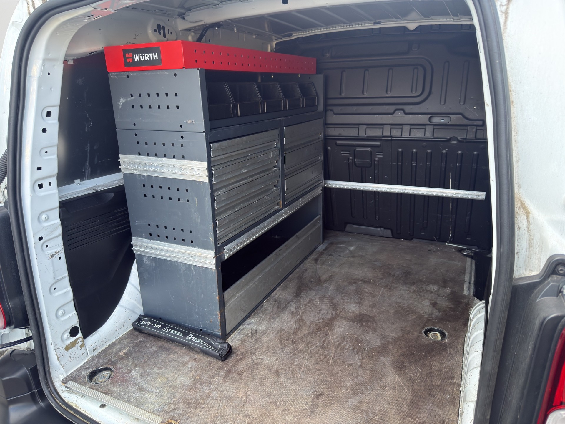 PEUGEOT 1.6 Blue HDi Pro L1 650kg-image-13