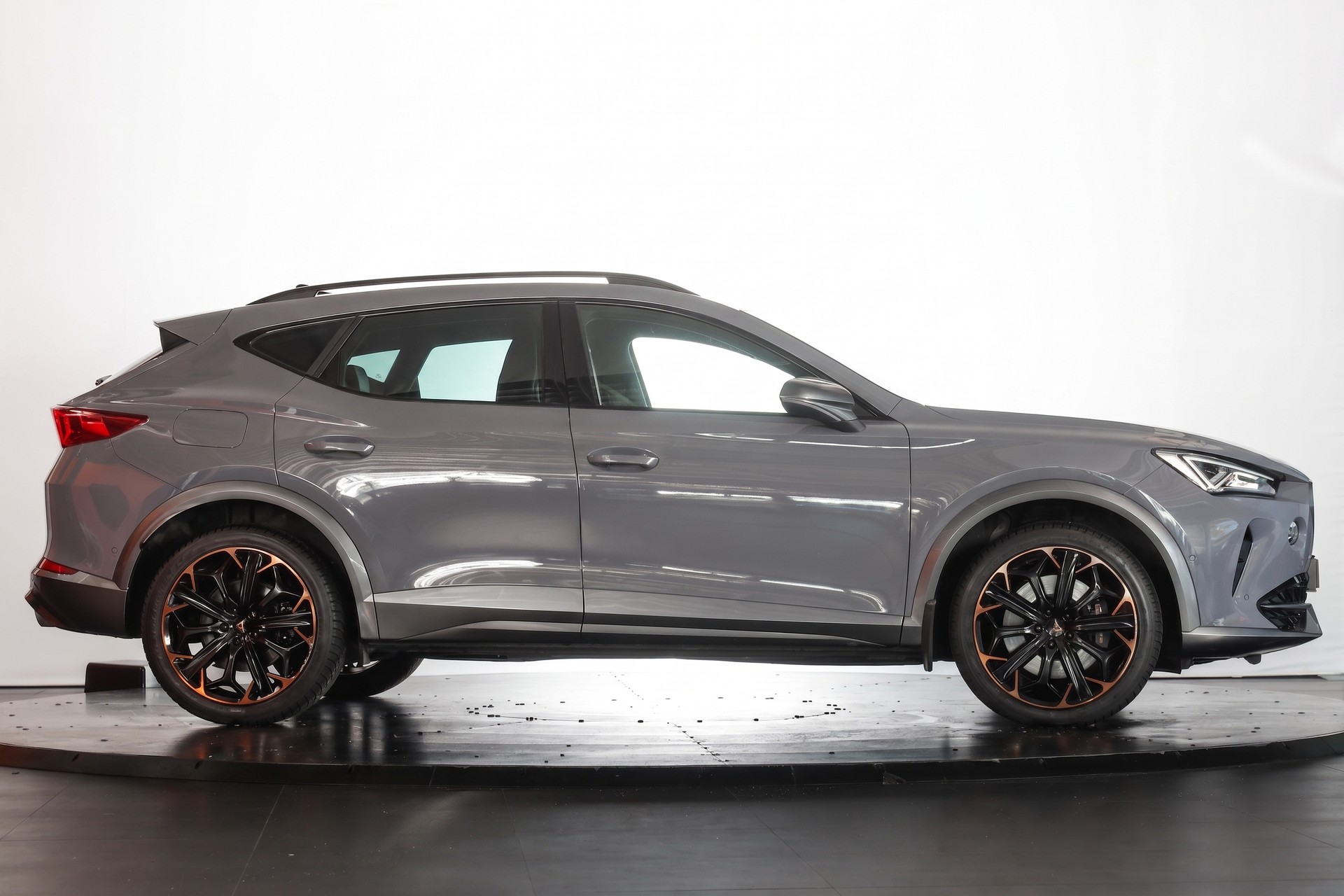CUPRA Formentor 2.0TSI VZ 4Drive DSG * Graphene Grey * Cupra Seats-image-4