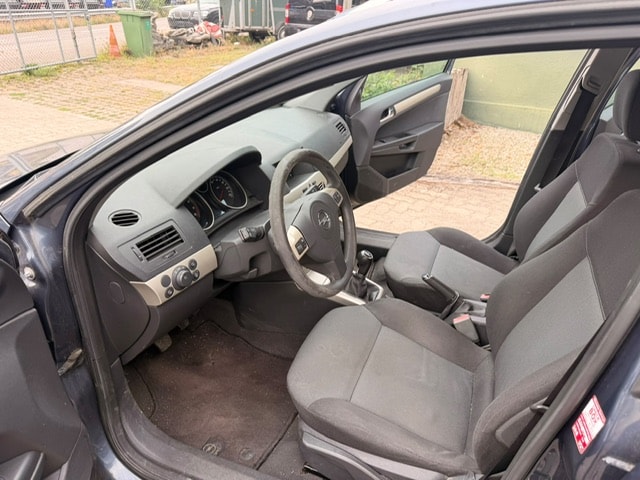 OPEL Astra Caravan 1.6i 16V-image-1