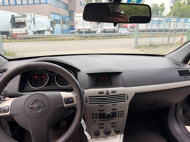 OPEL Astra Caravan 1.6i 16V-image-15