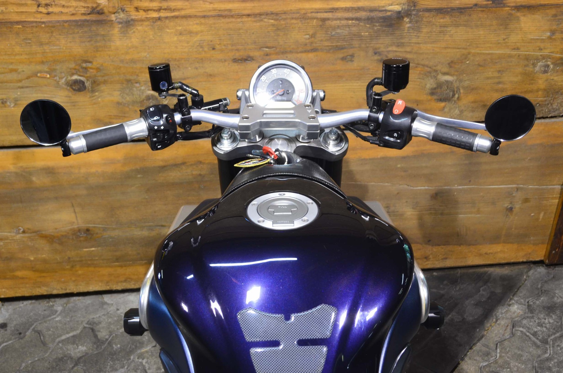 YAMAHA MT-01-showroom-element-2