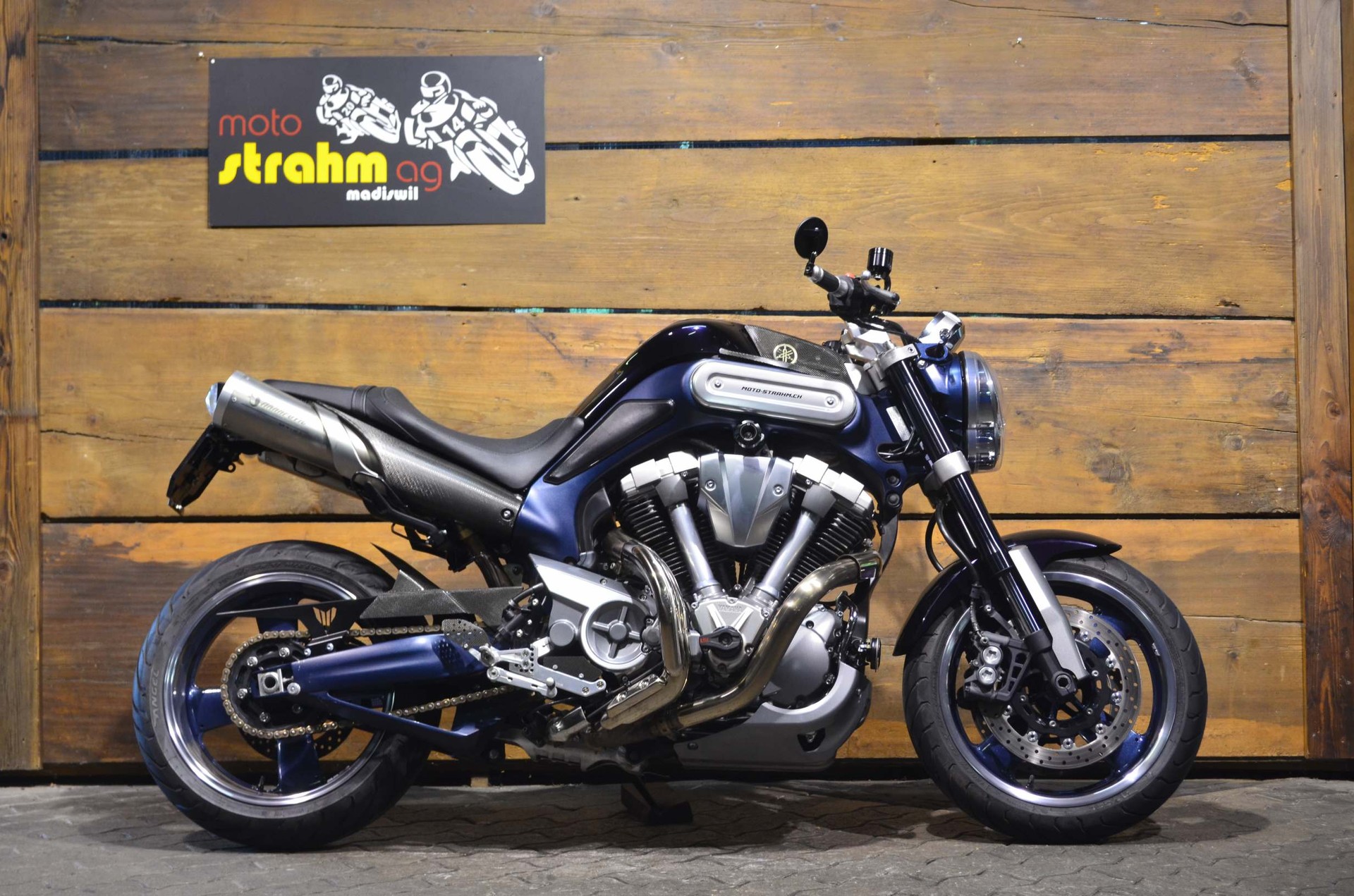 YAMAHA MT-01-showroom-element-1