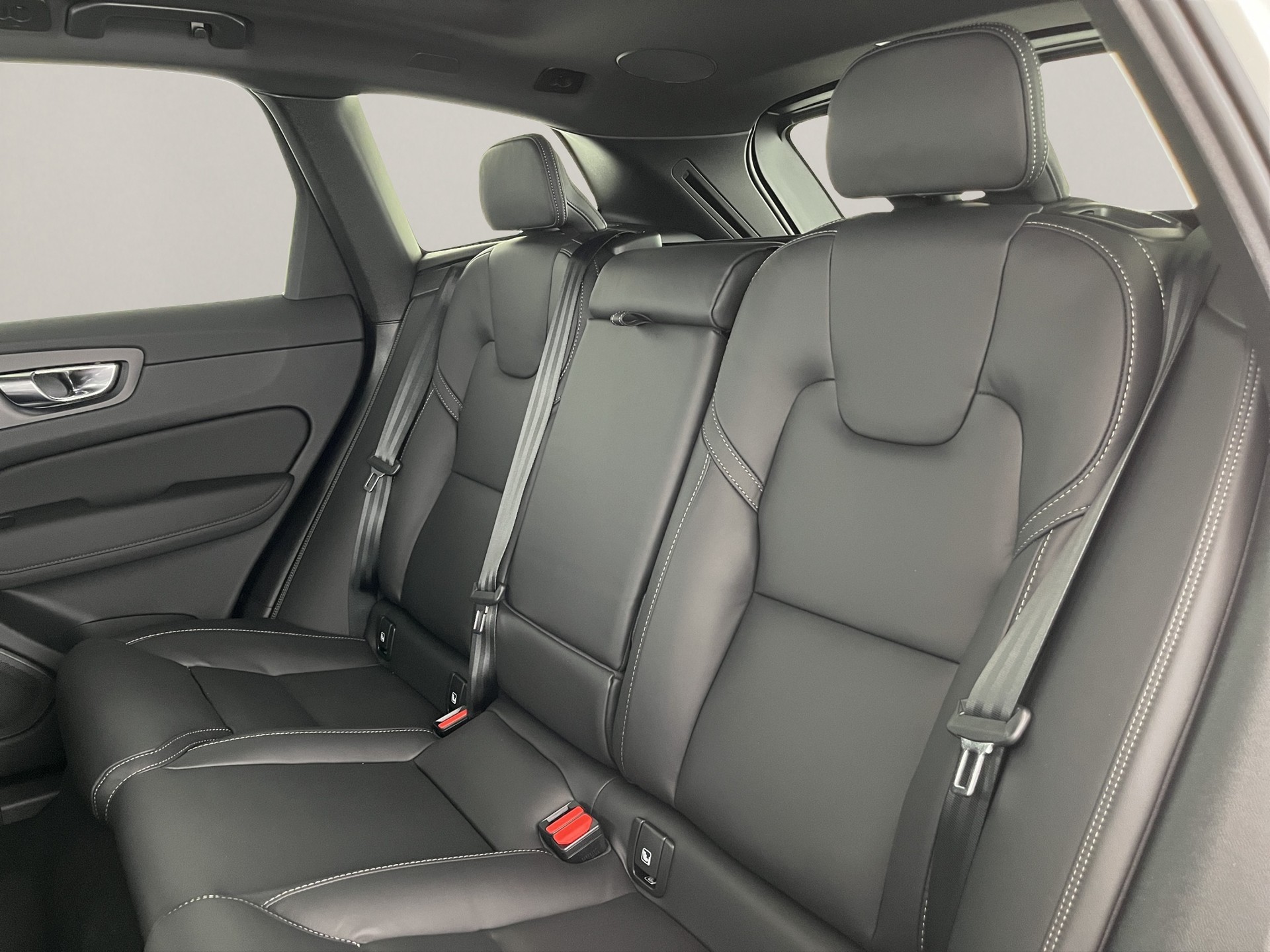 VOLVO XC60 2.0 T8 TE Black Edition eAWD-image-16