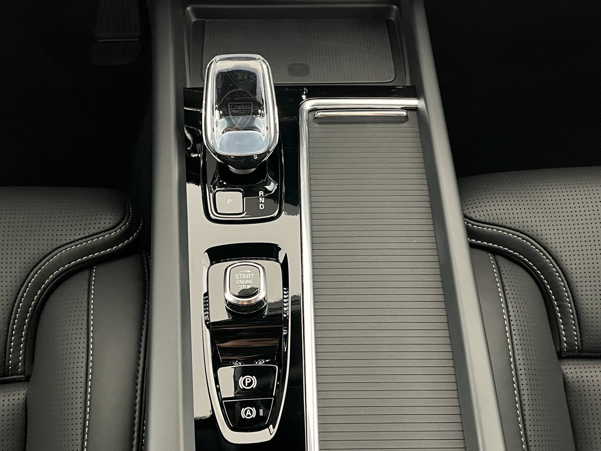 VOLVO XC60 2.0 T8 TE Black Edition eAWD-image-14