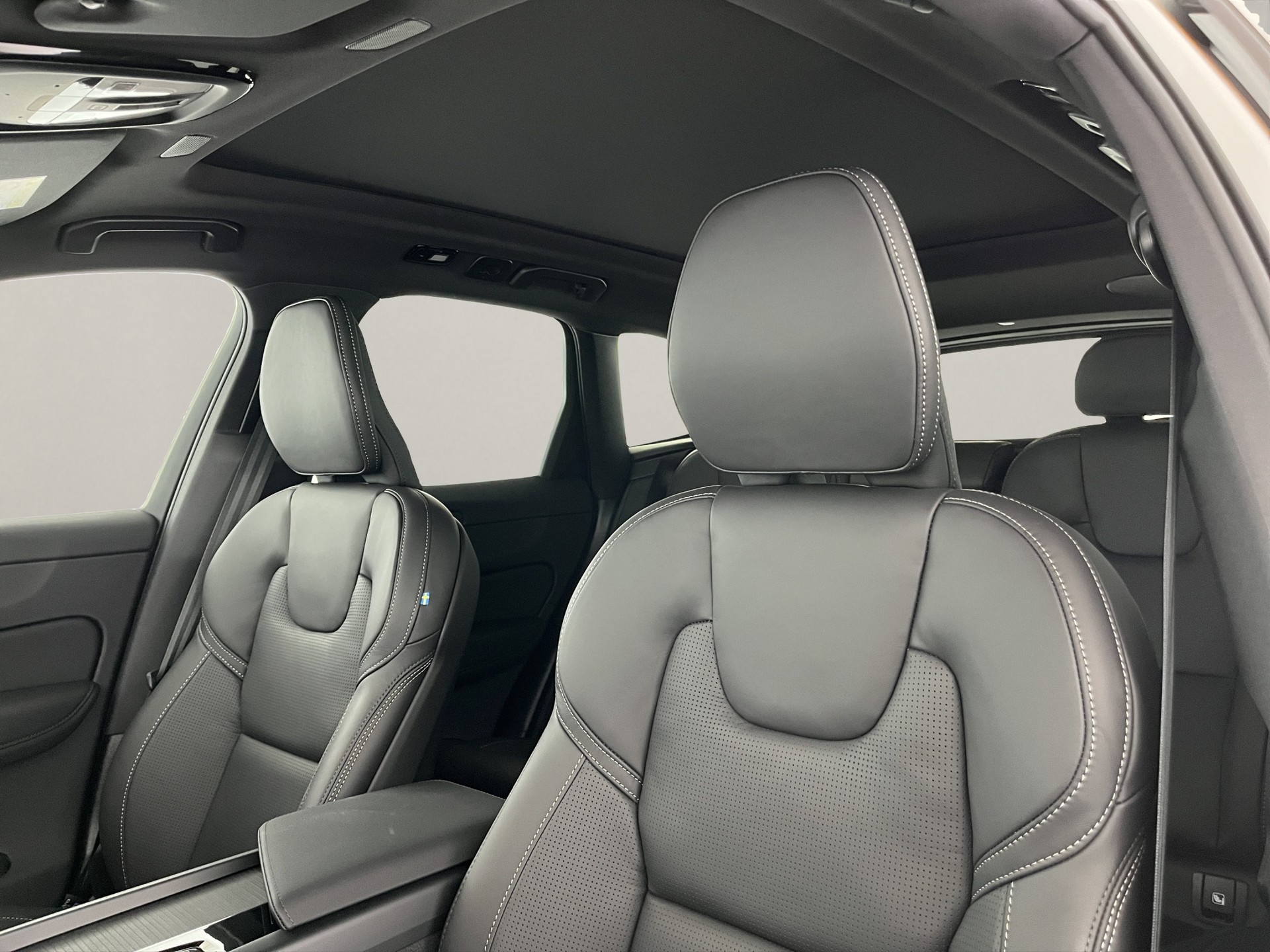 VOLVO XC60 2.0 T8 TE Black Edition eAWD-image-17