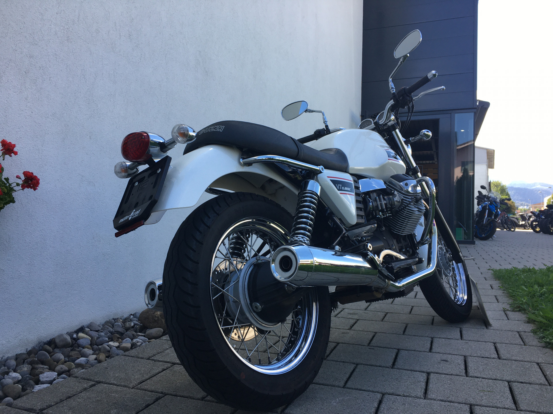 MOTO GUZZI V7 Classic-showroom-element-1